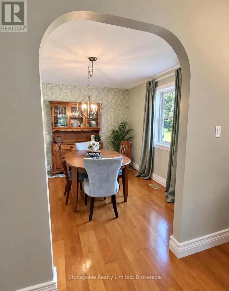 1611 PARKHILL ROAD W
