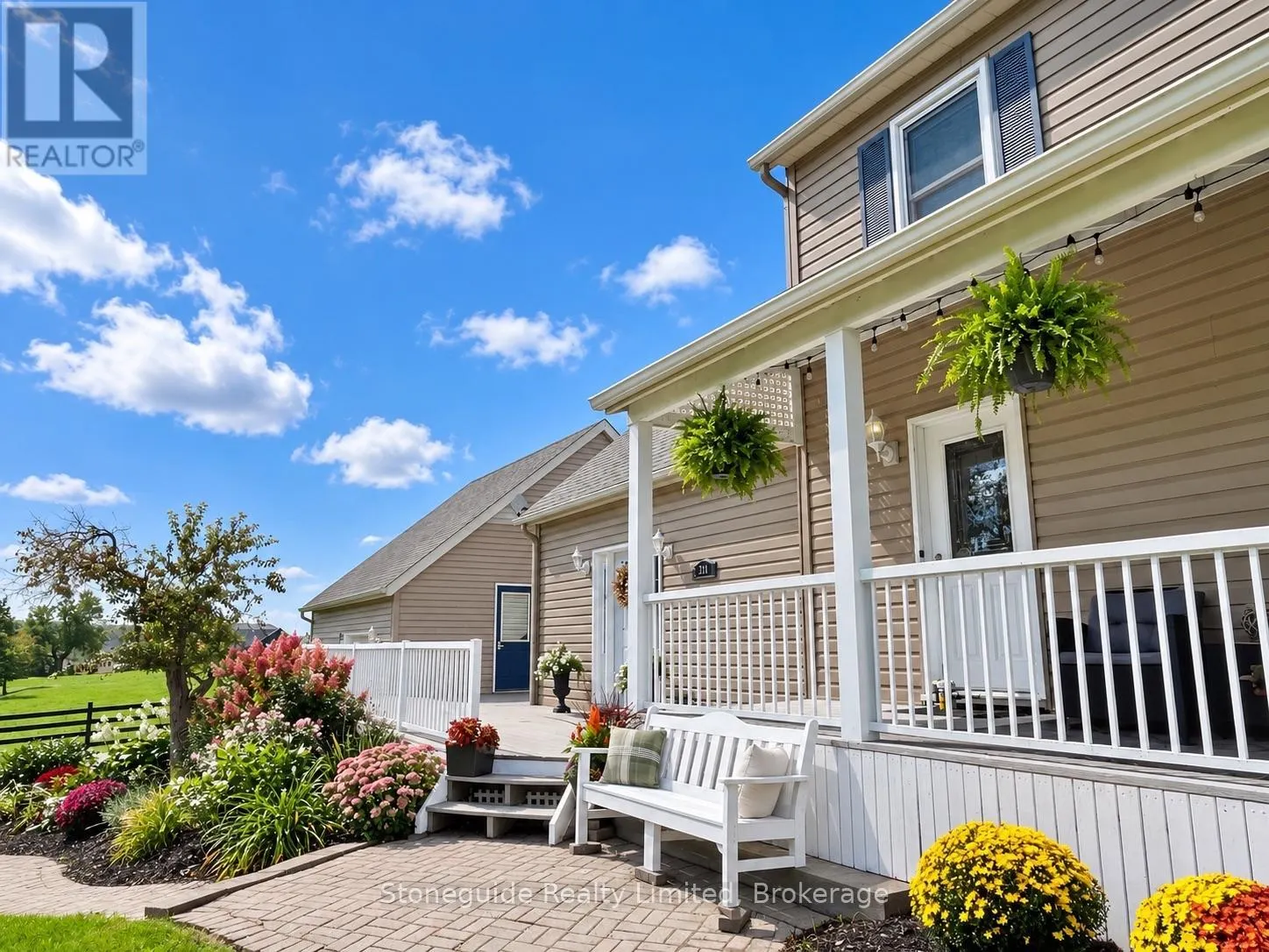 1611 PARKHILL ROAD W