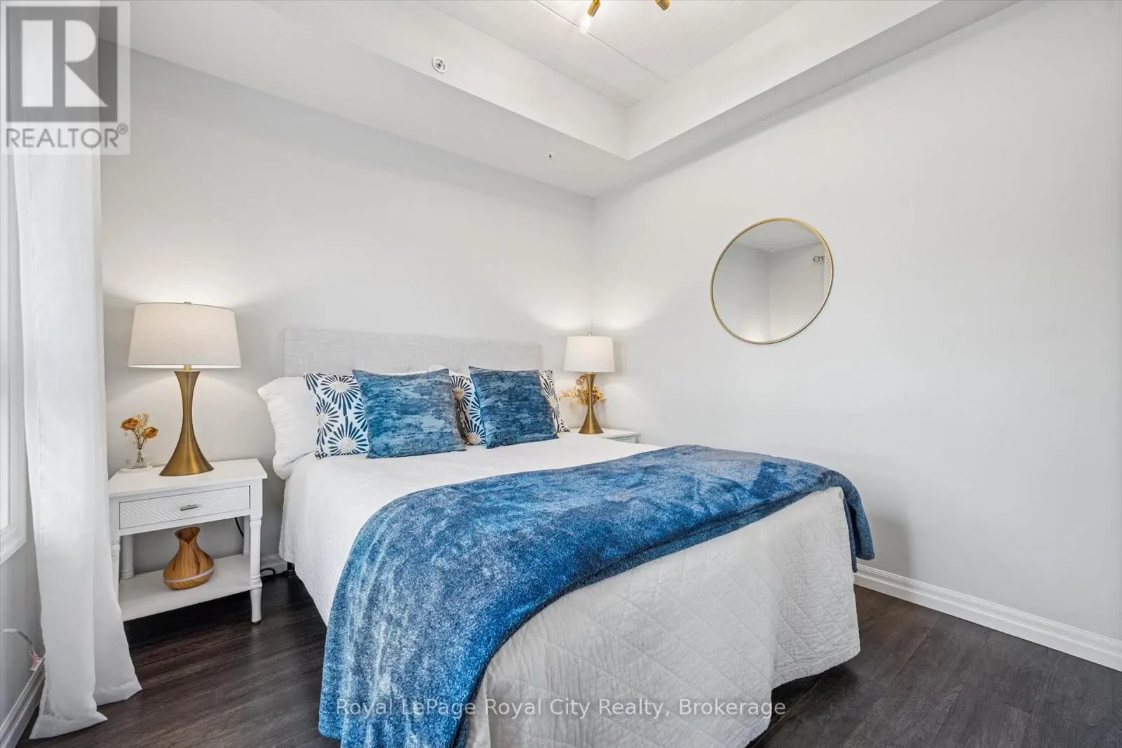 121 - 35 KINGSBURY SQUARE #121