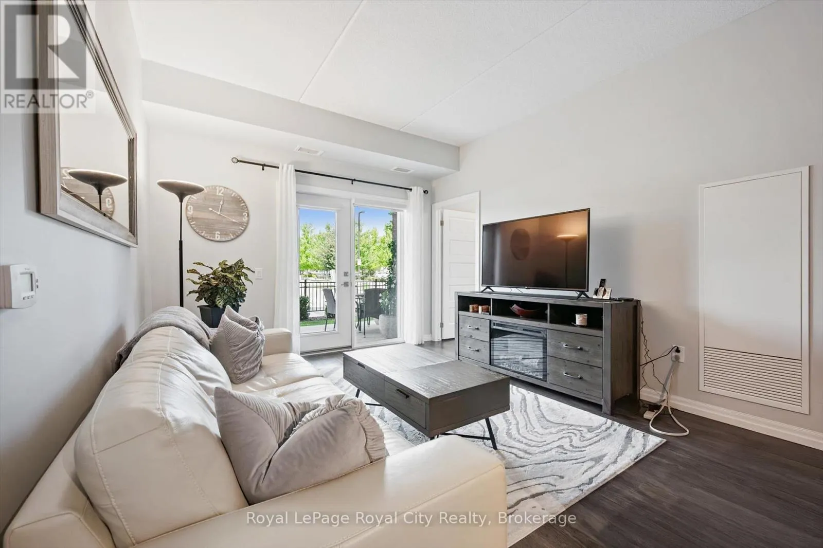 121 - 35 KINGSBURY SQUARE #121