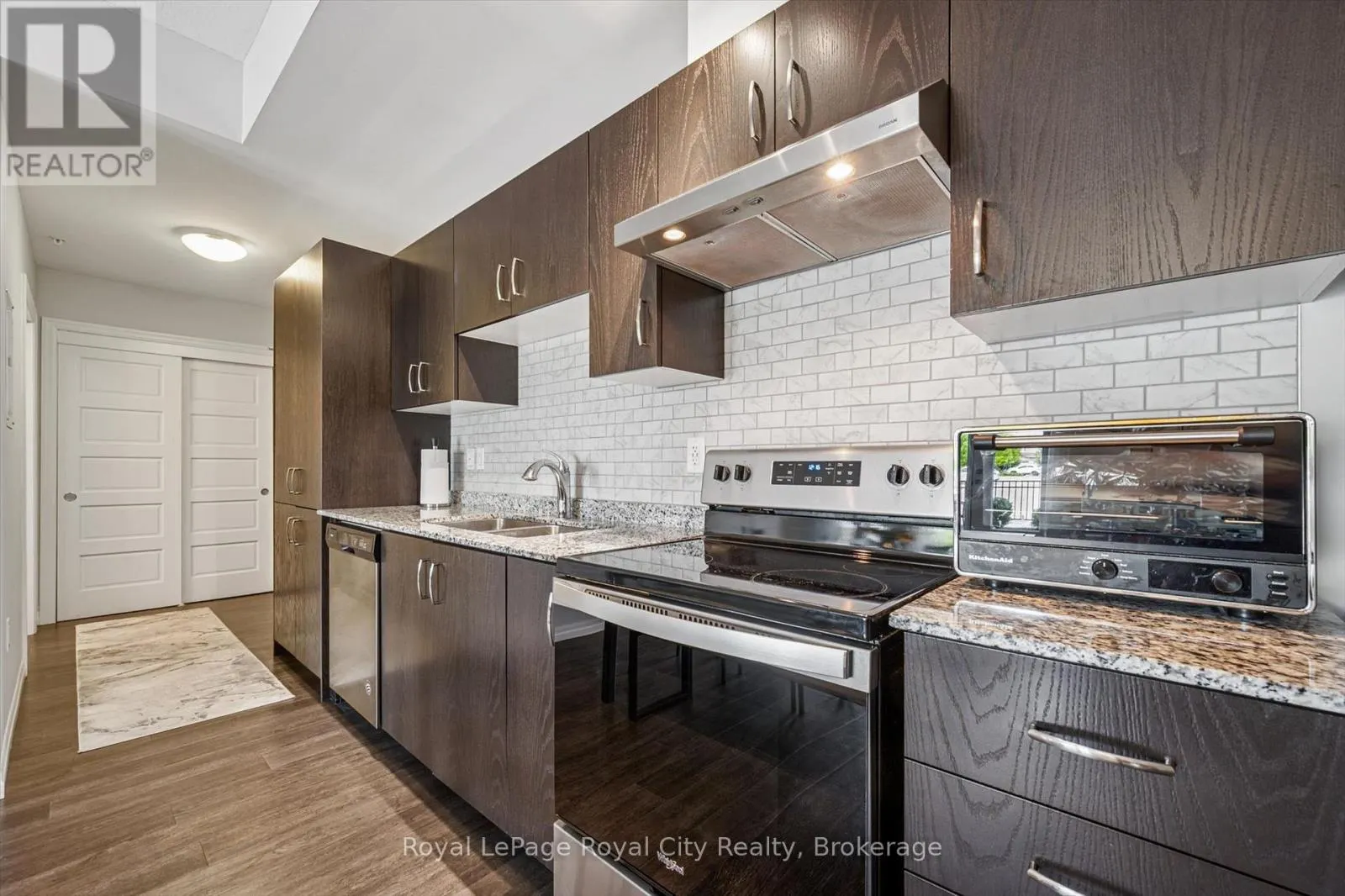 121 - 35 KINGSBURY SQUARE #121