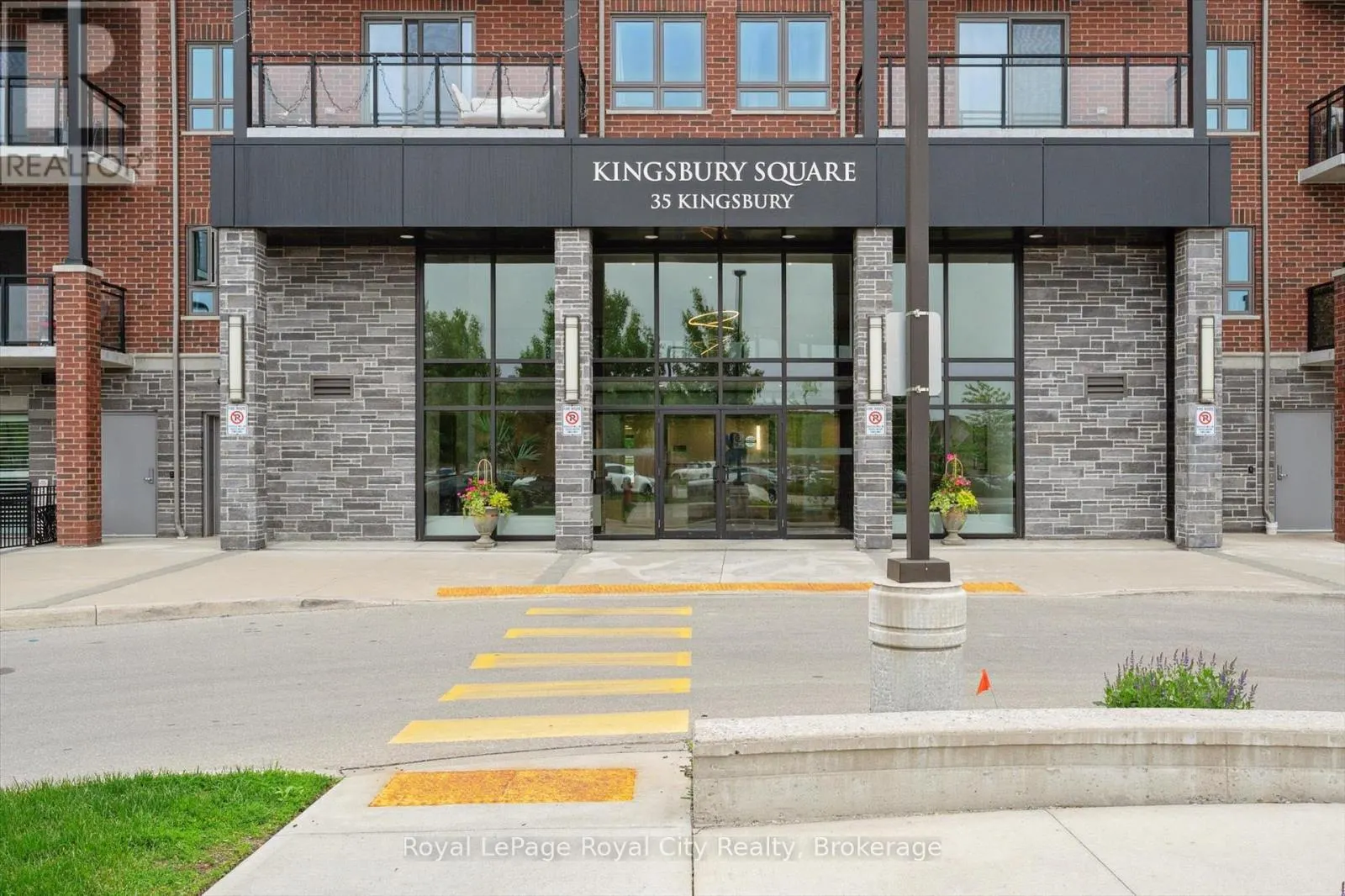 121 - 35 KINGSBURY SQUARE #121