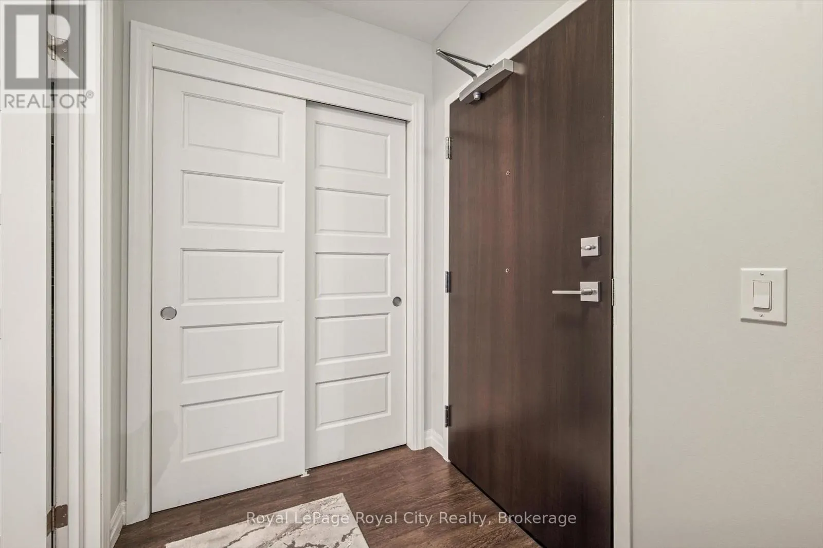 121 - 35 KINGSBURY SQUARE #121