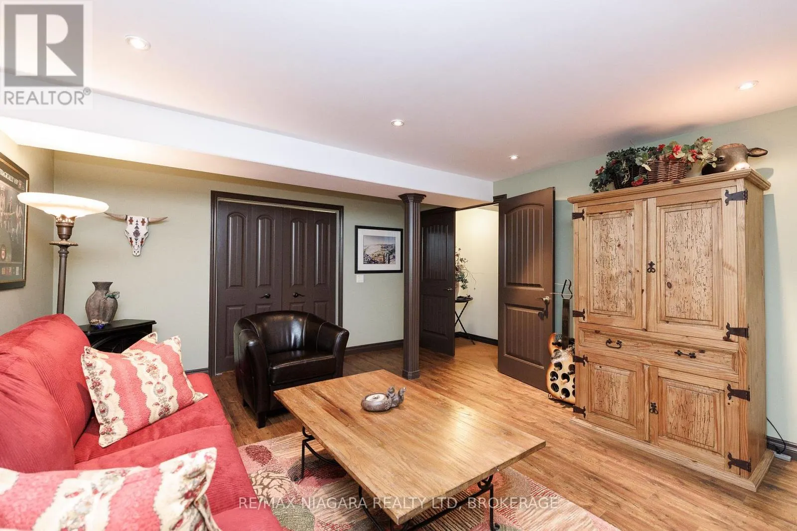 10 - 310 RIDGE ROAD S #10