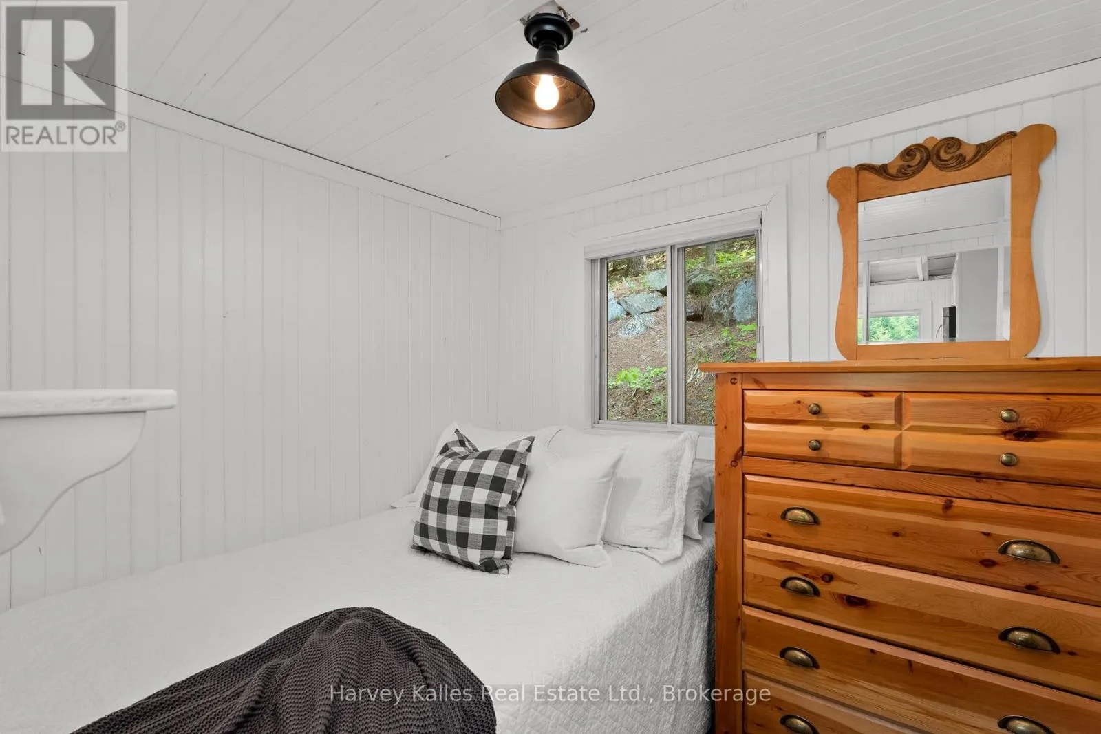 3 - 1062 PENNWOOD ROAD #3