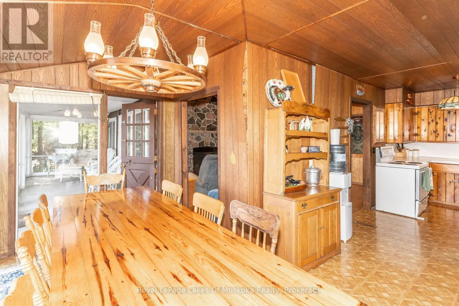2115 LAKE MUSKOKA
