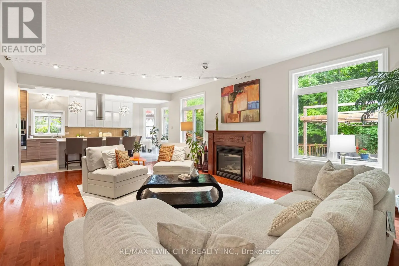 534 BIRCHLEAF WALK