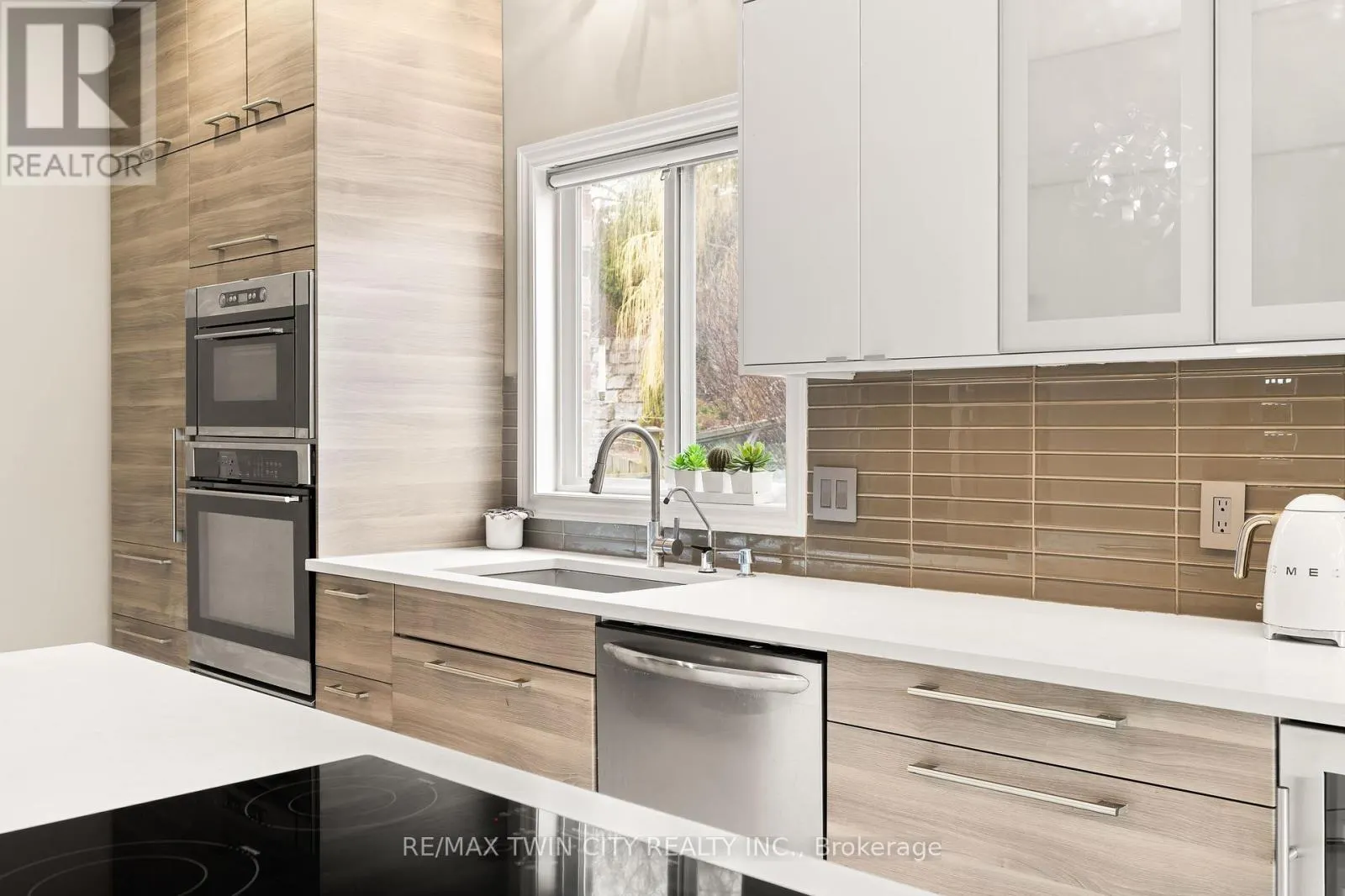 534 BIRCHLEAF WALK