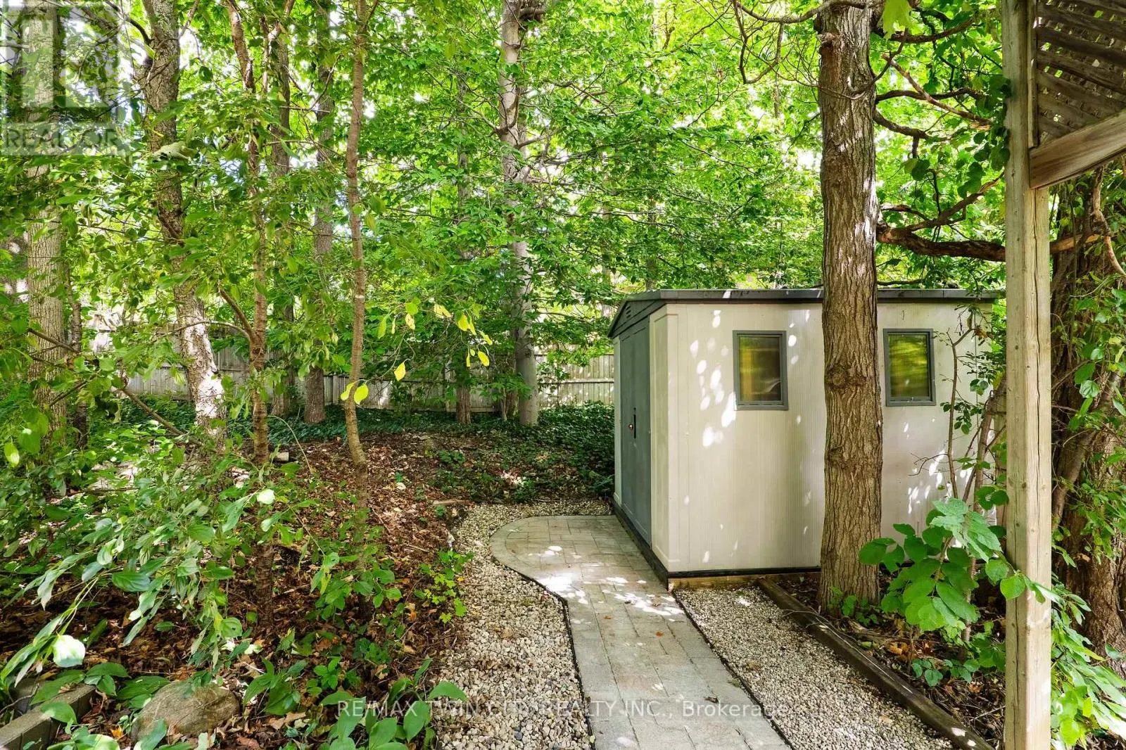 534 BIRCHLEAF WALK