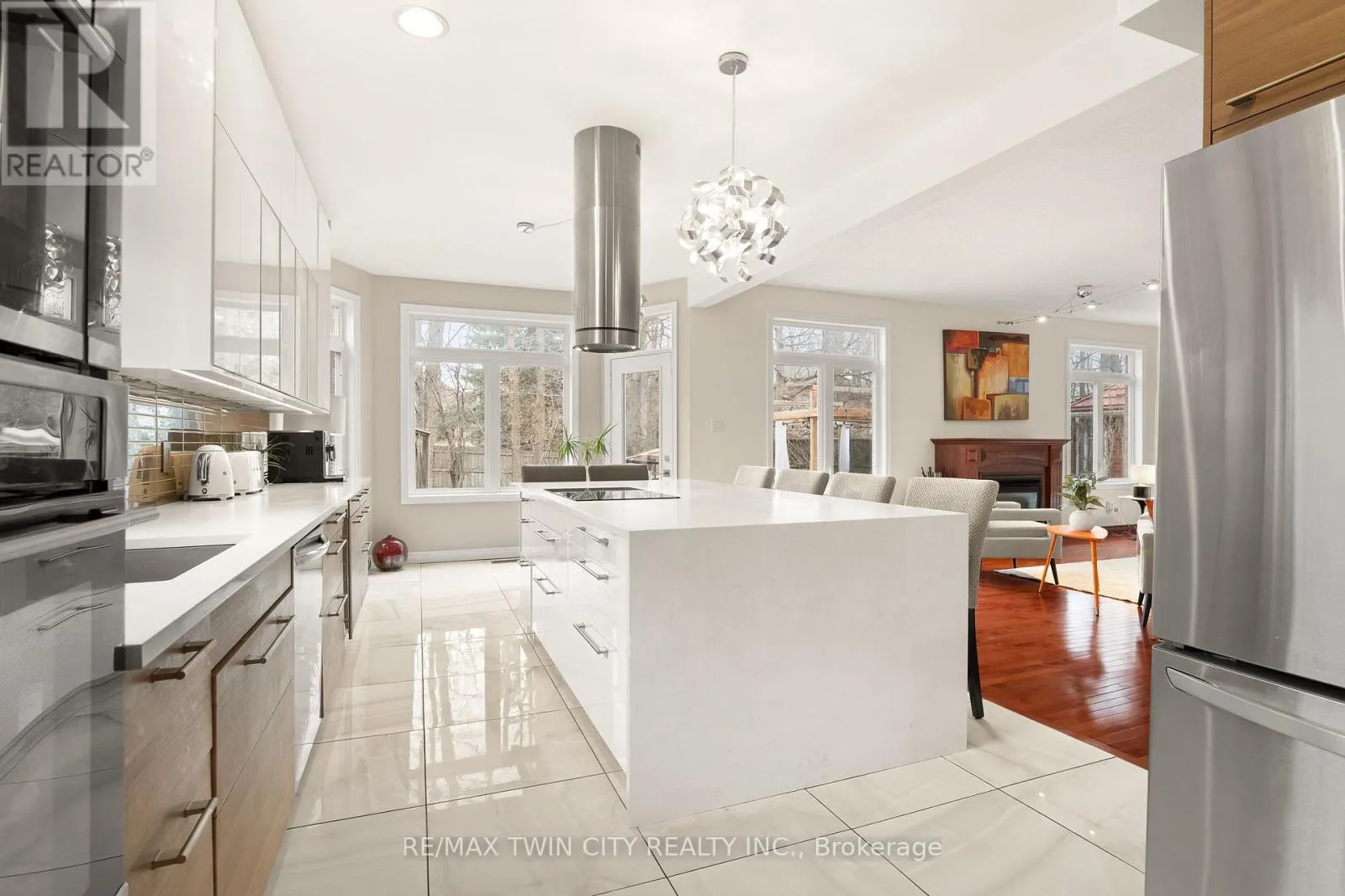 534 BIRCHLEAF WALK