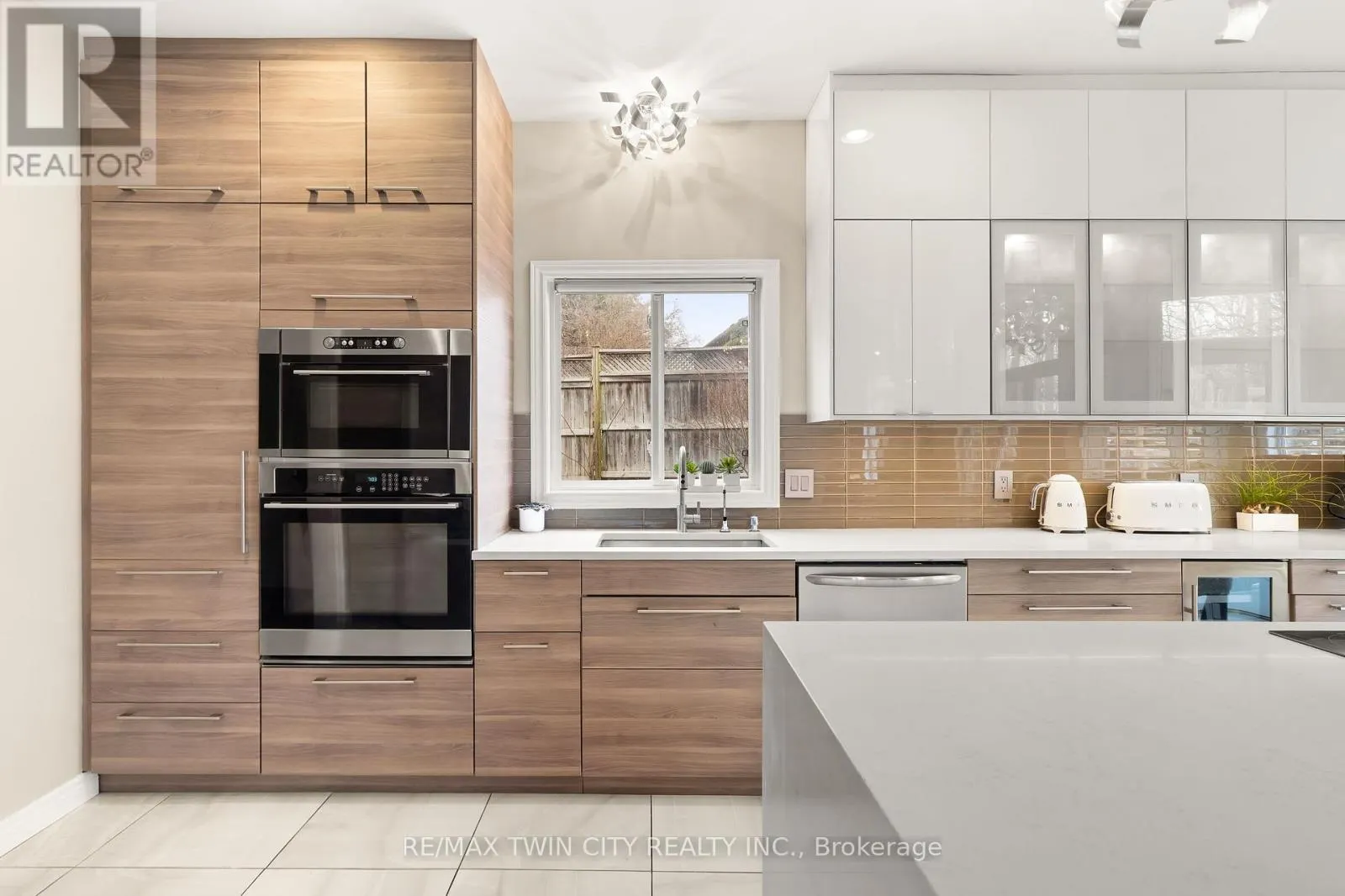 534 BIRCHLEAF WALK