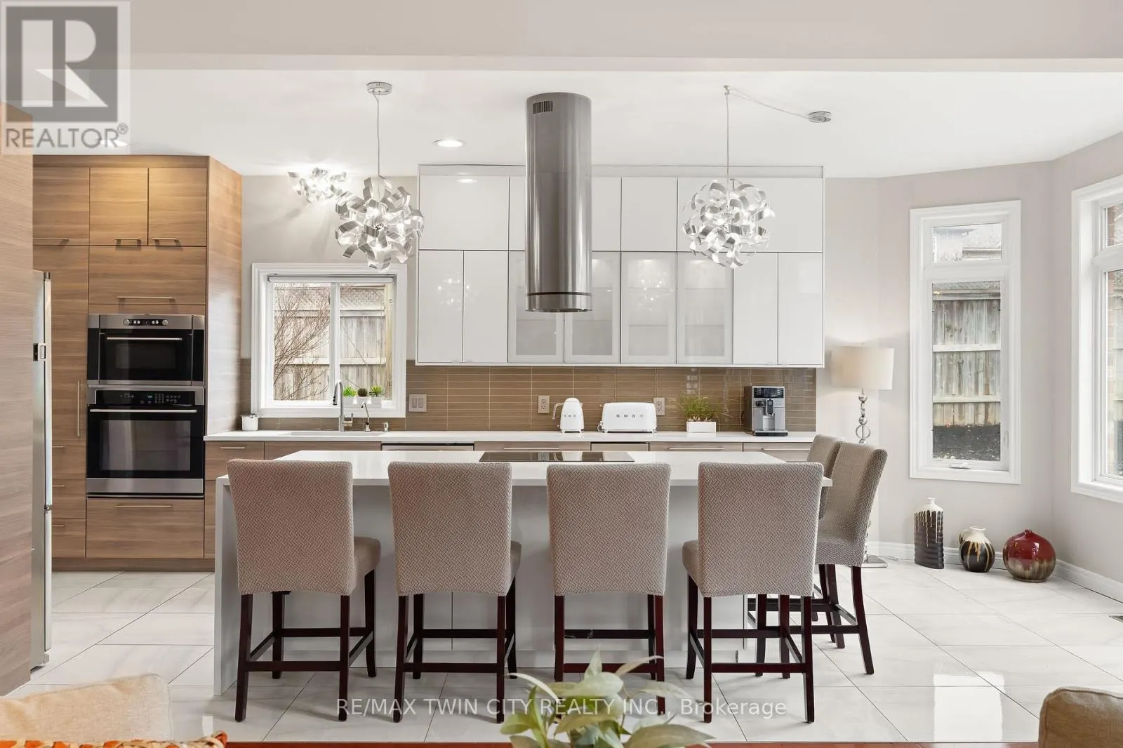 534 BIRCHLEAF WALK