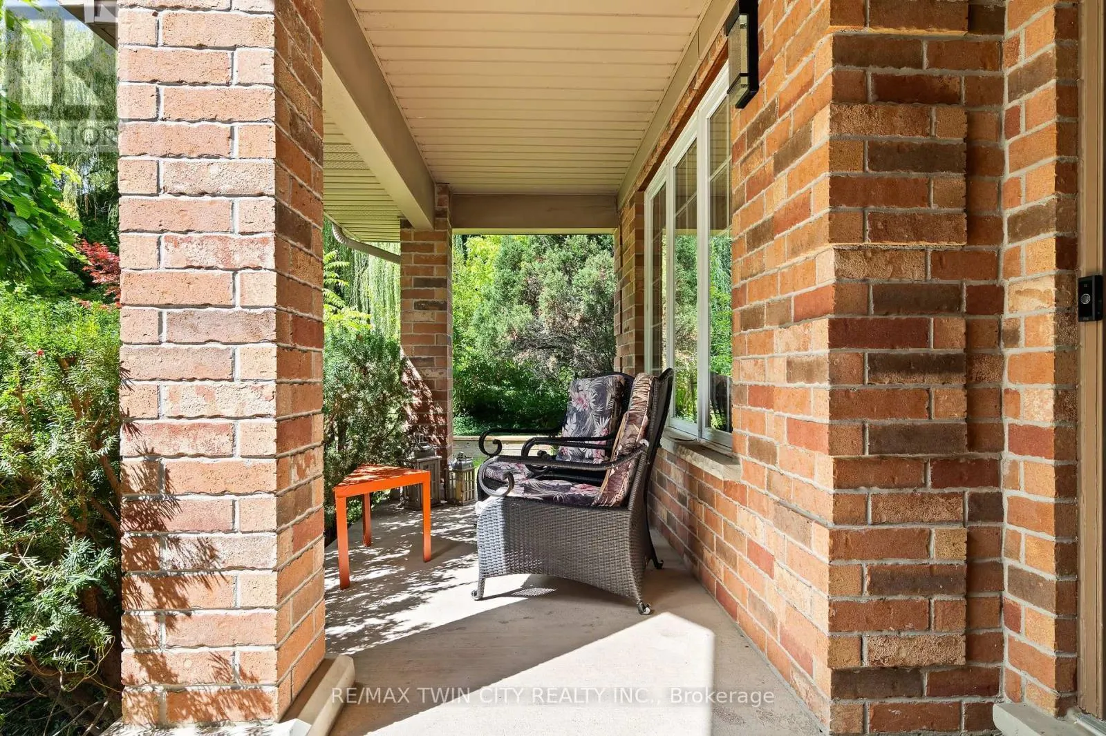 534 BIRCHLEAF WALK