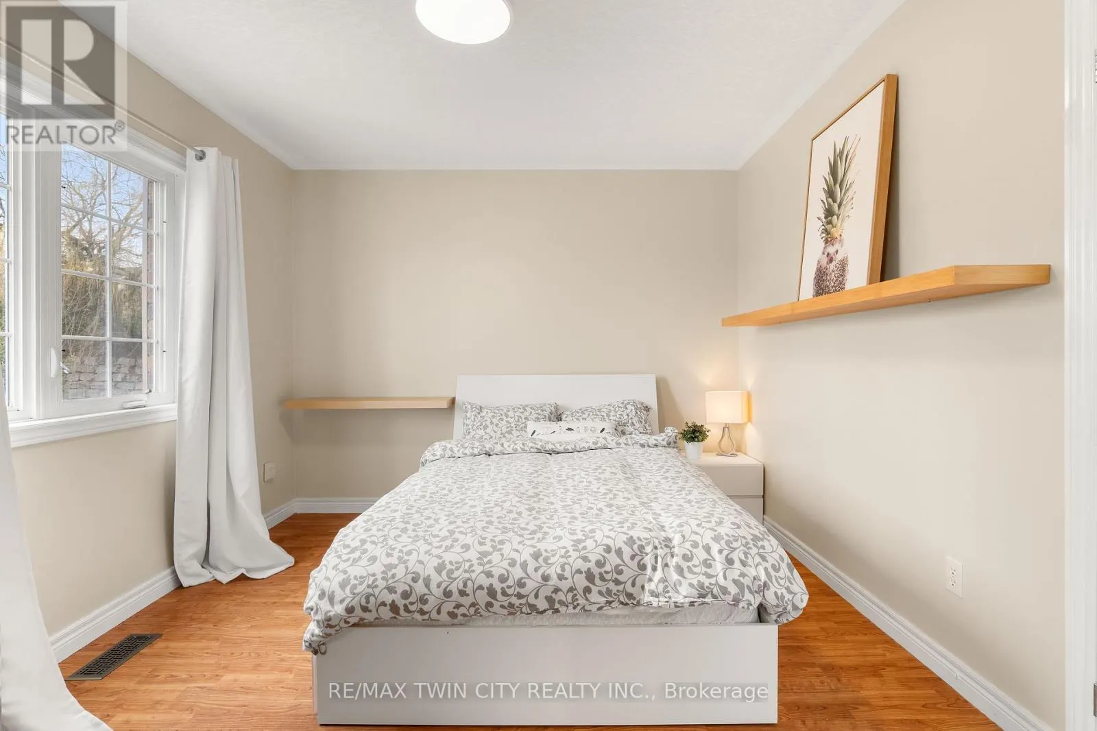 534 BIRCHLEAF WALK