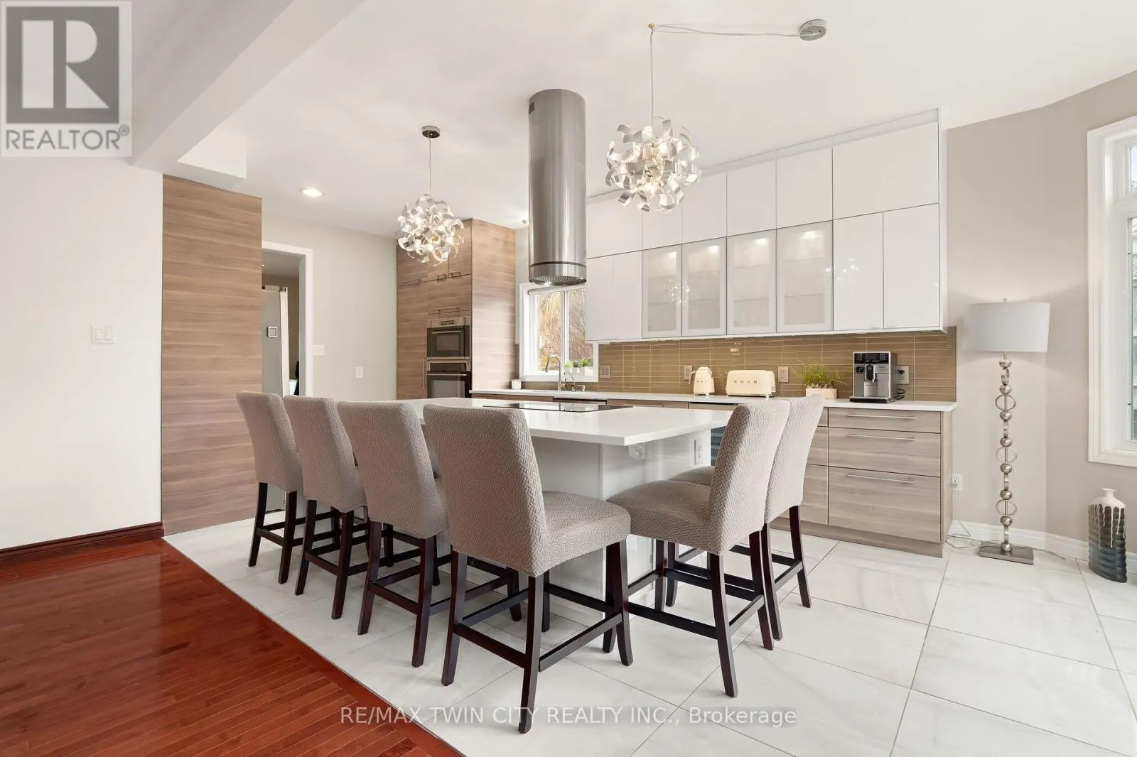 534 BIRCHLEAF WALK
