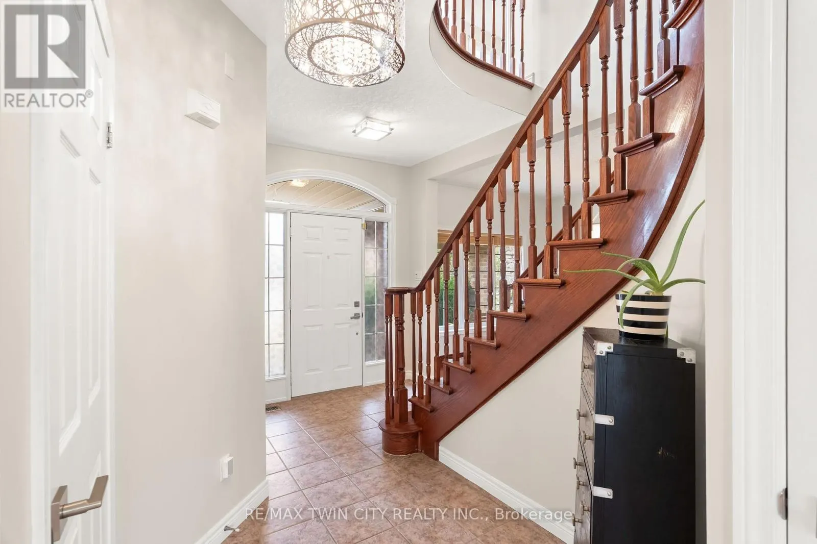 534 BIRCHLEAF WALK