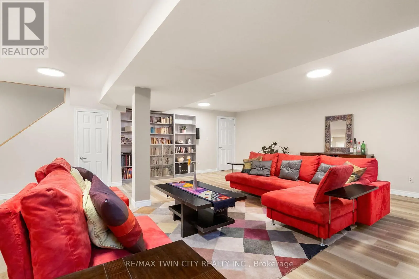 534 BIRCHLEAF WALK