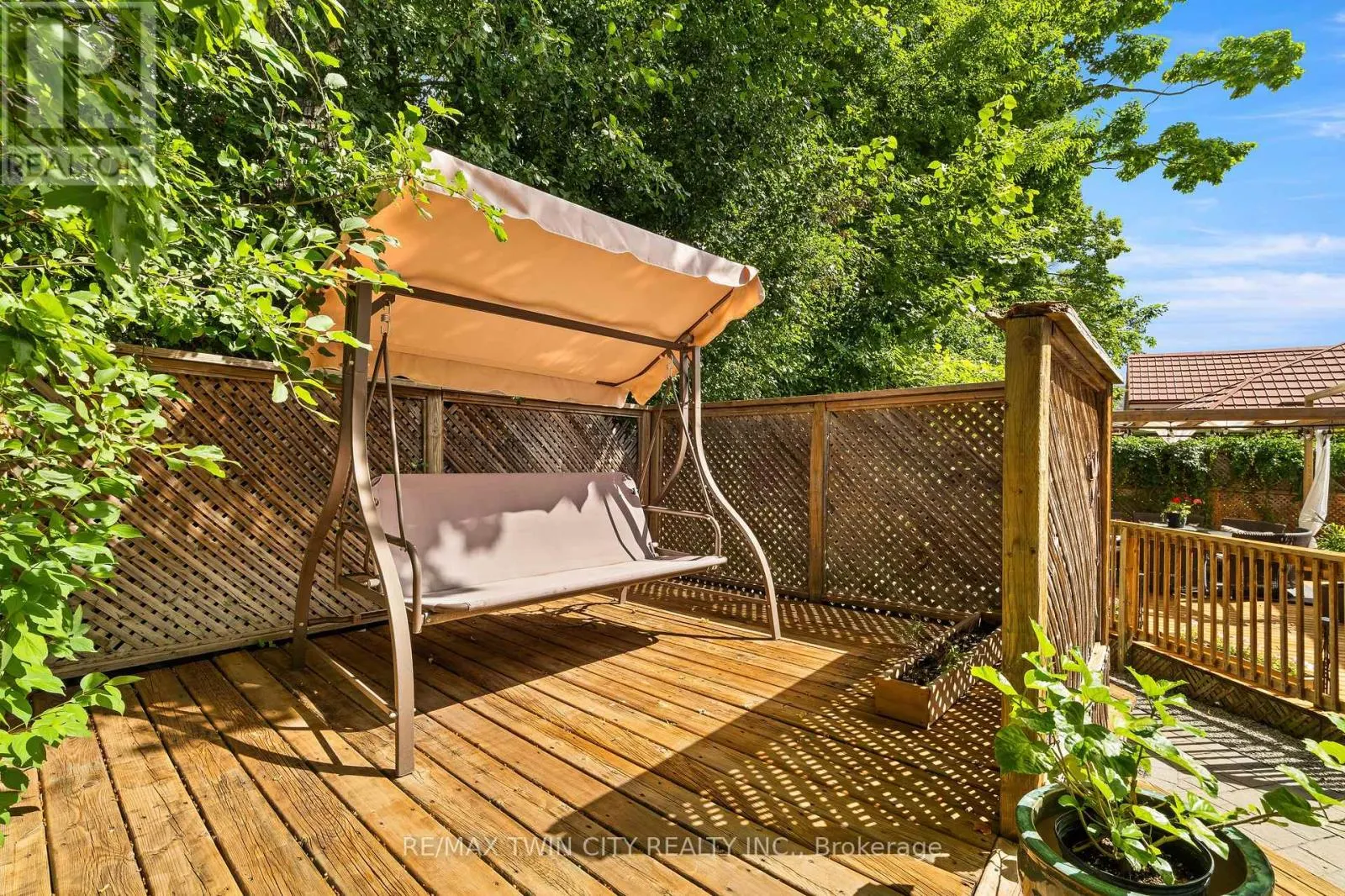 534 BIRCHLEAF WALK