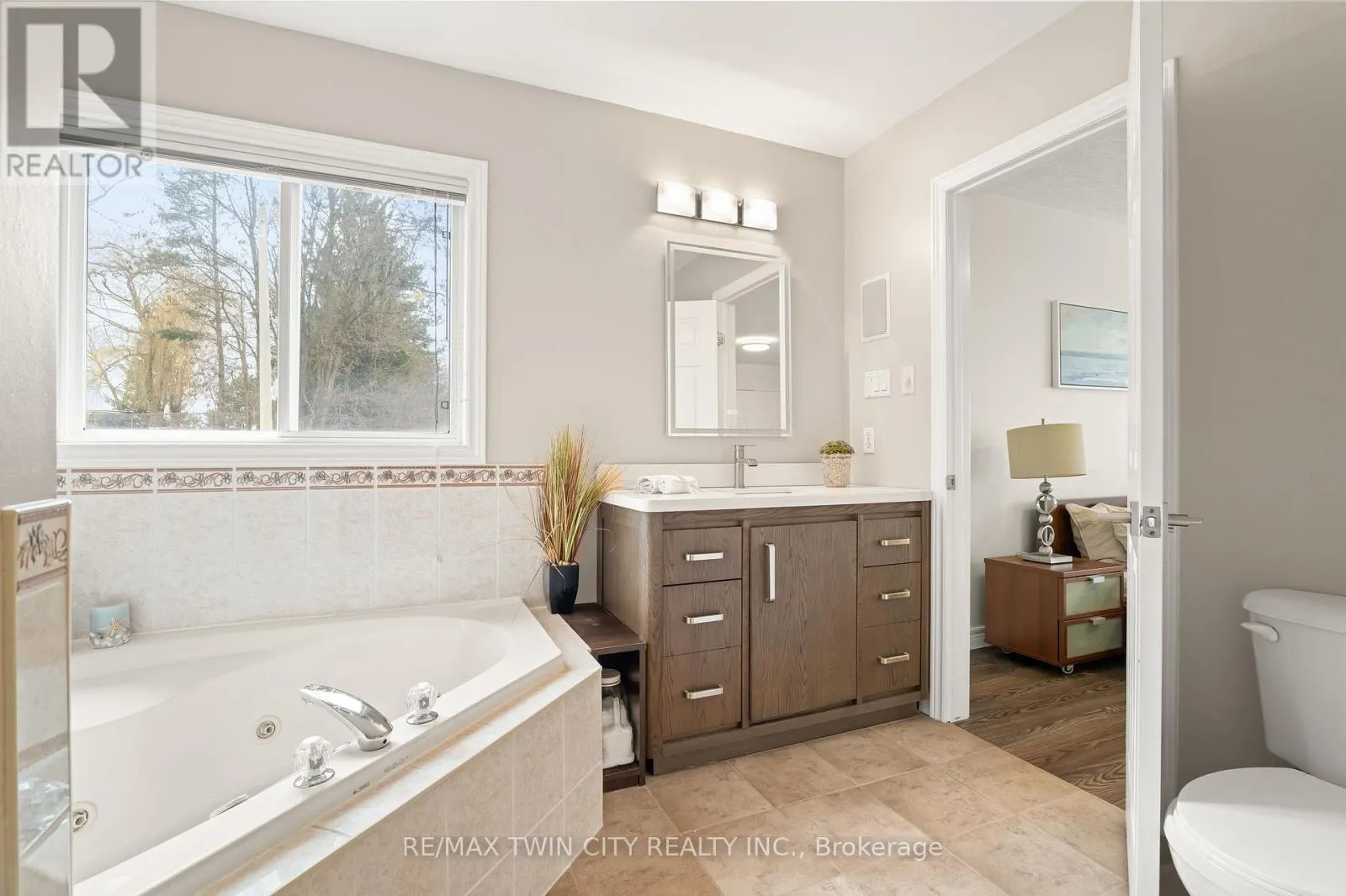 534 BIRCHLEAF WALK