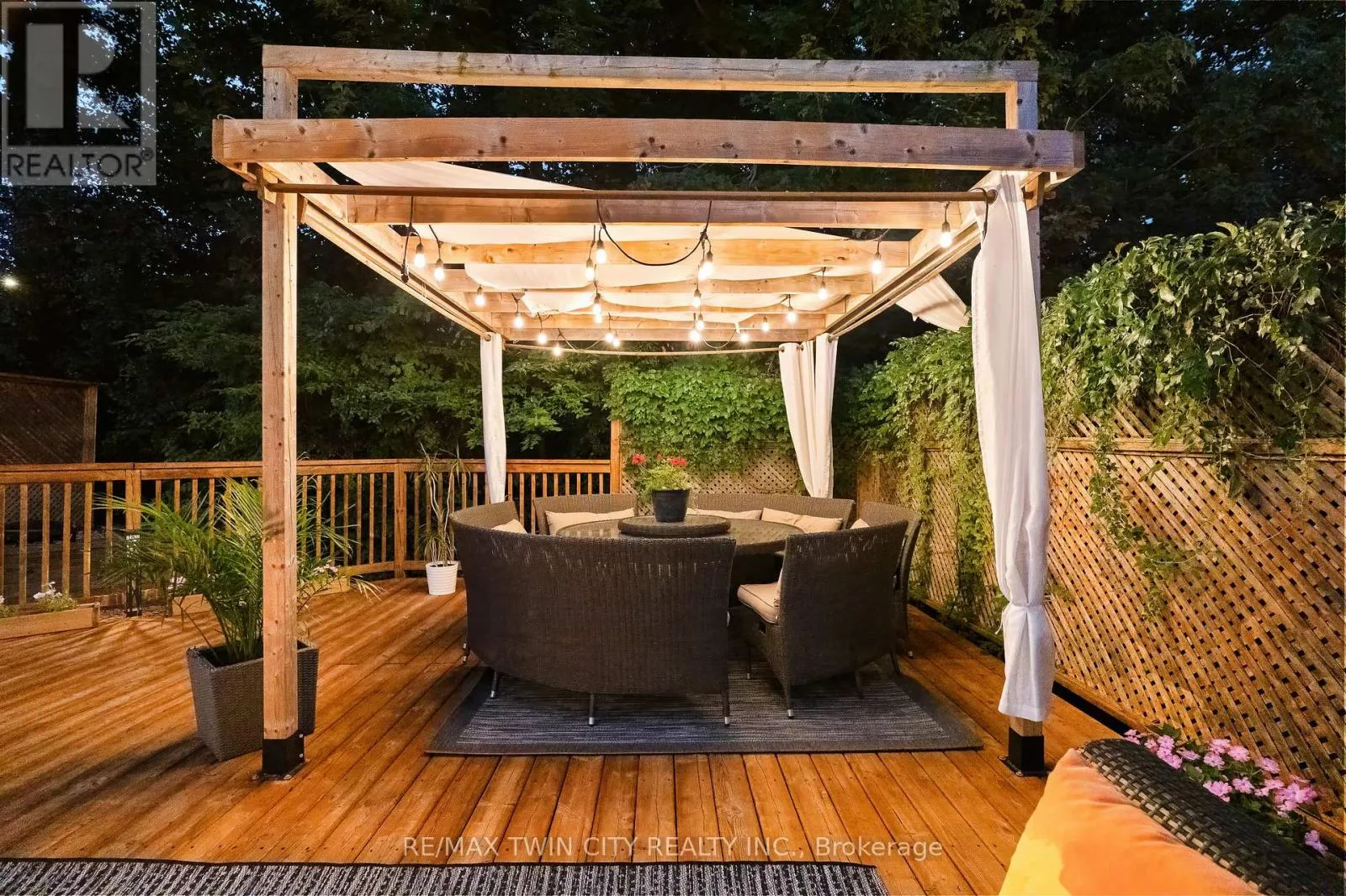 534 BIRCHLEAF WALK