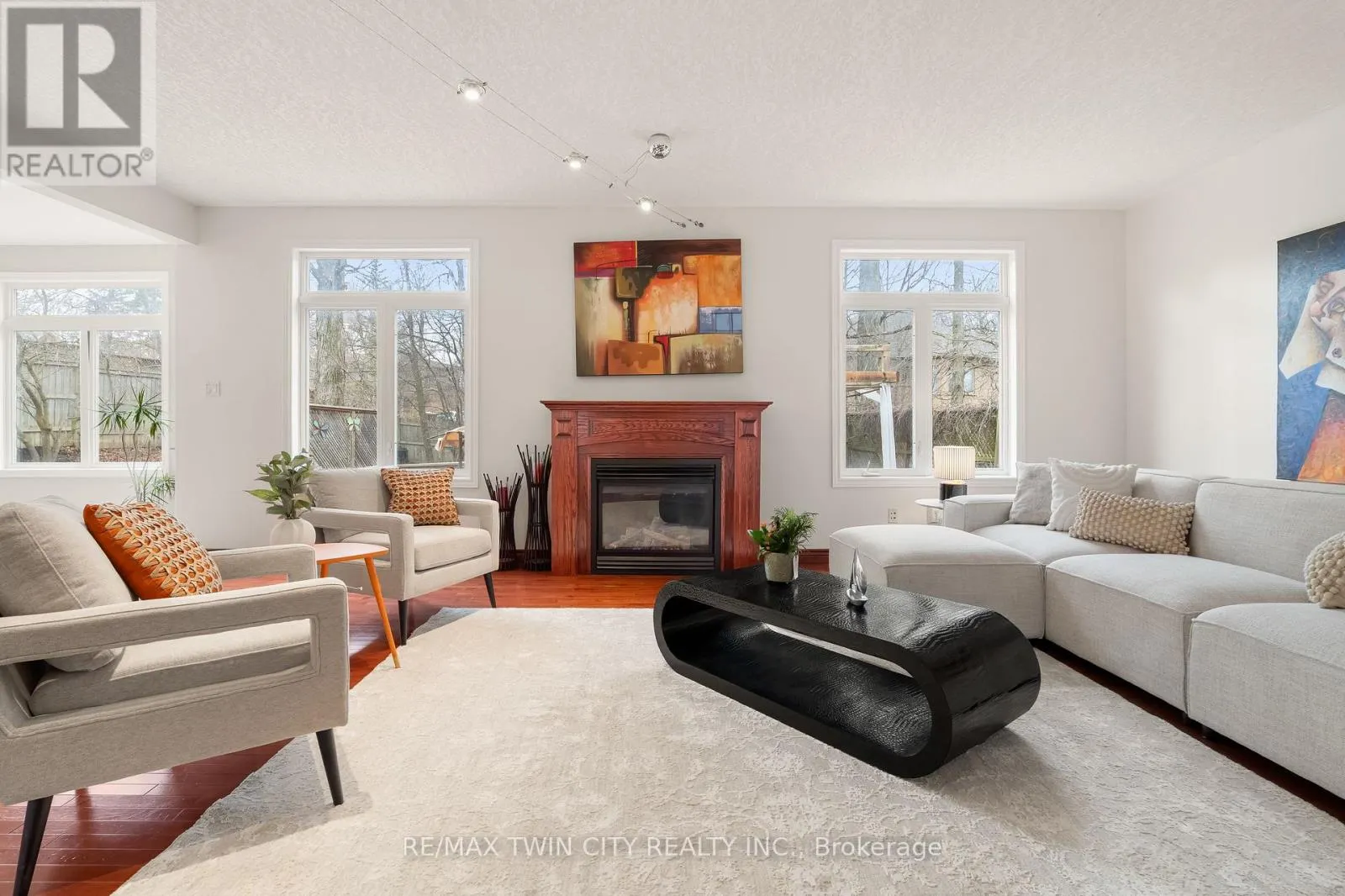 534 BIRCHLEAF WALK