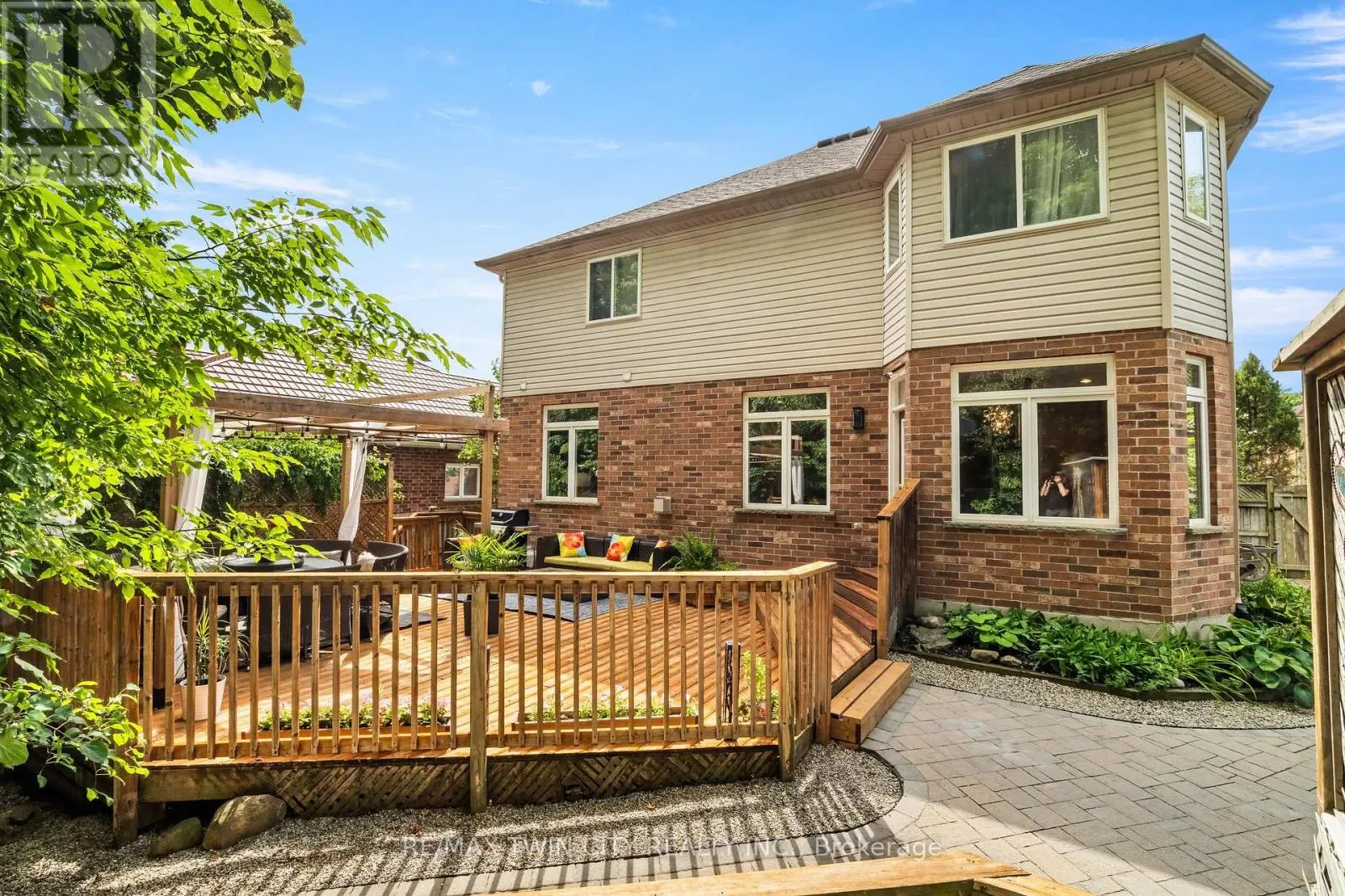 534 BIRCHLEAF WALK