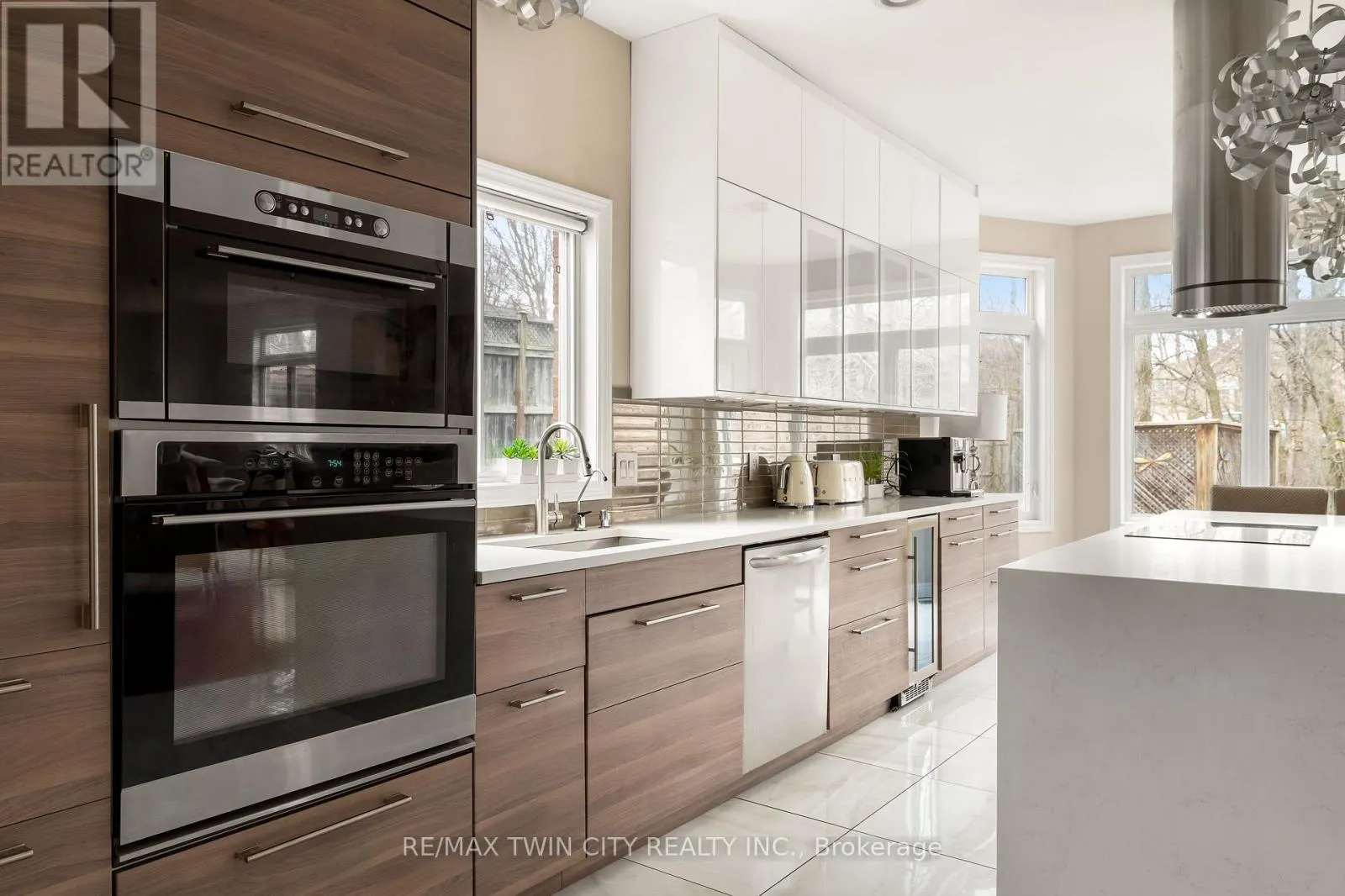 534 BIRCHLEAF WALK