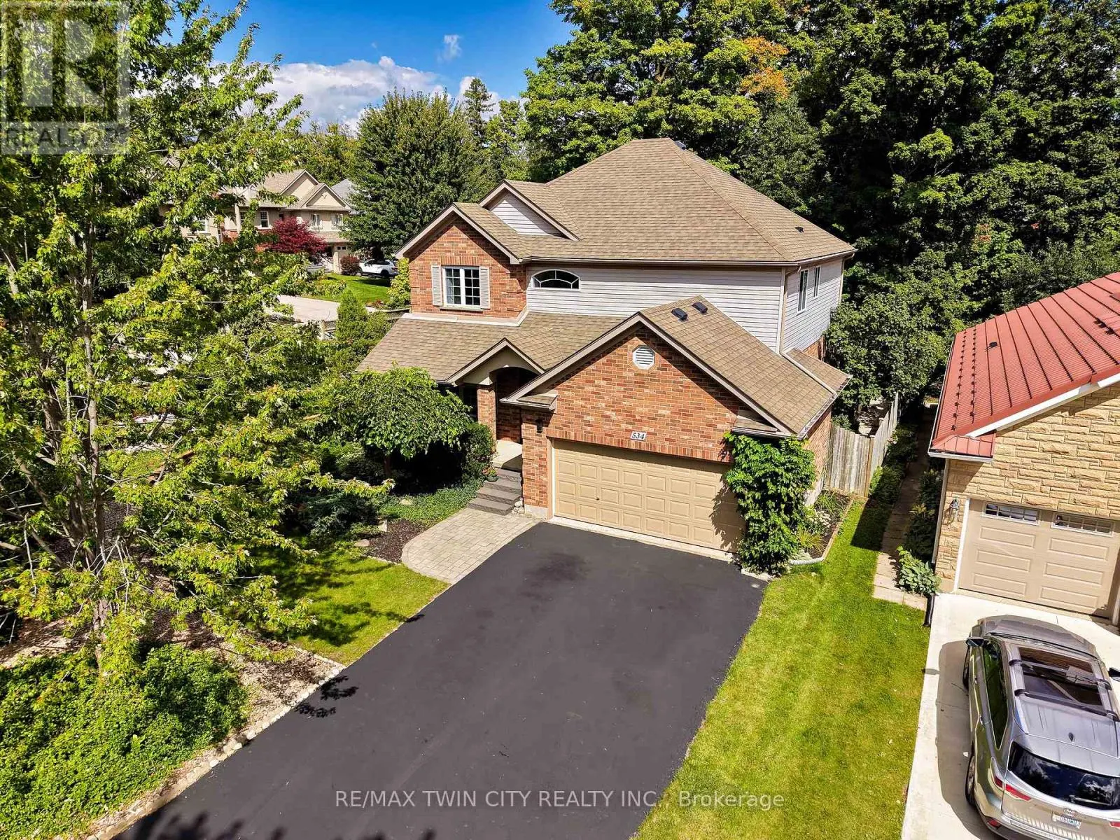 534 BIRCHLEAF WALK