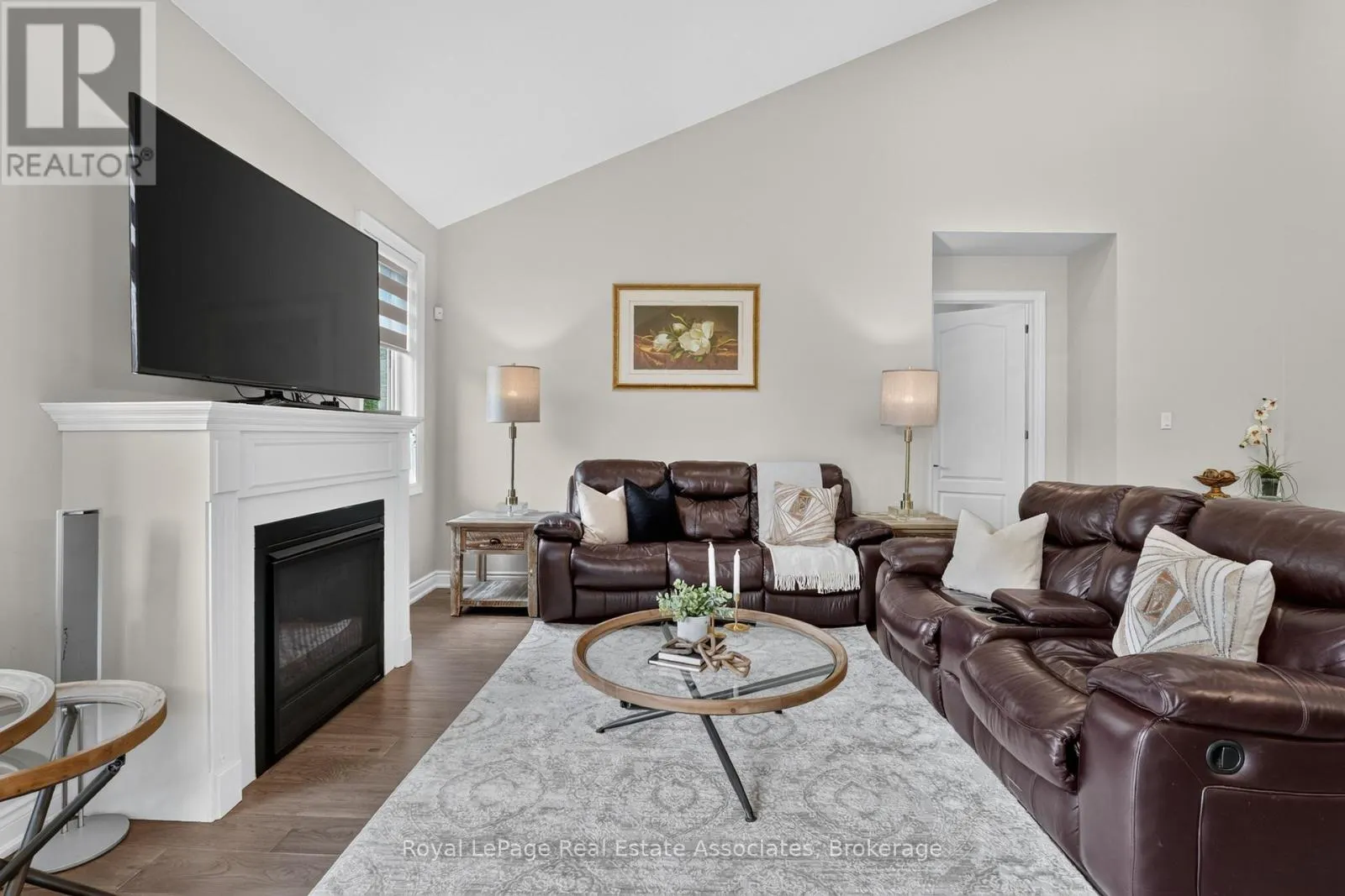 48 HARPIN WAY E