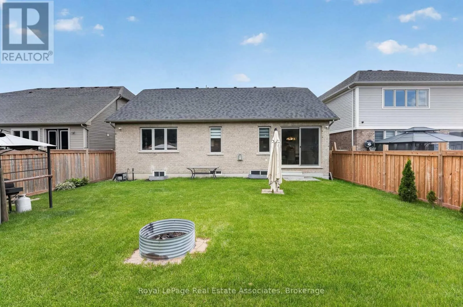 48 HARPIN WAY E