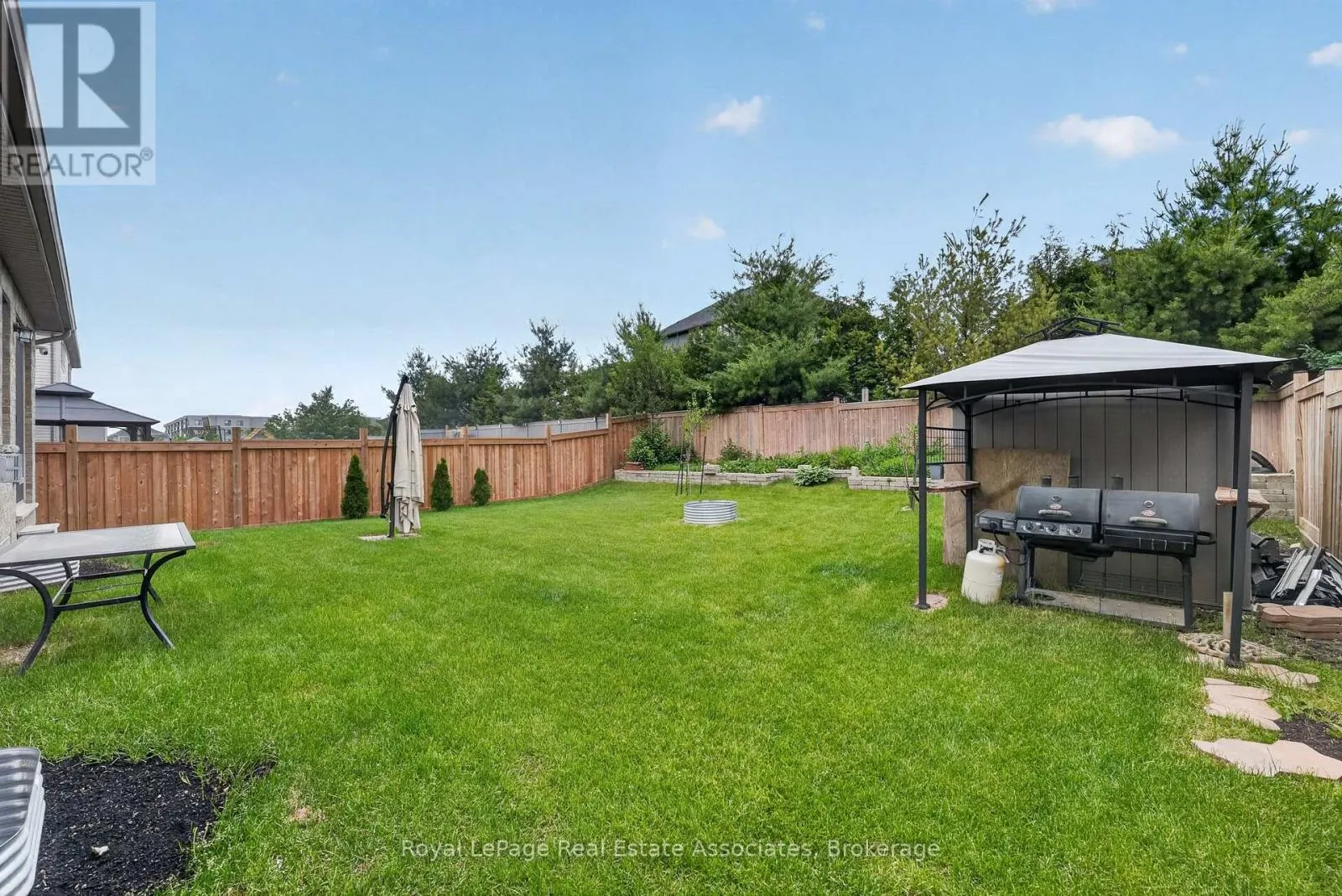 48 HARPIN WAY E