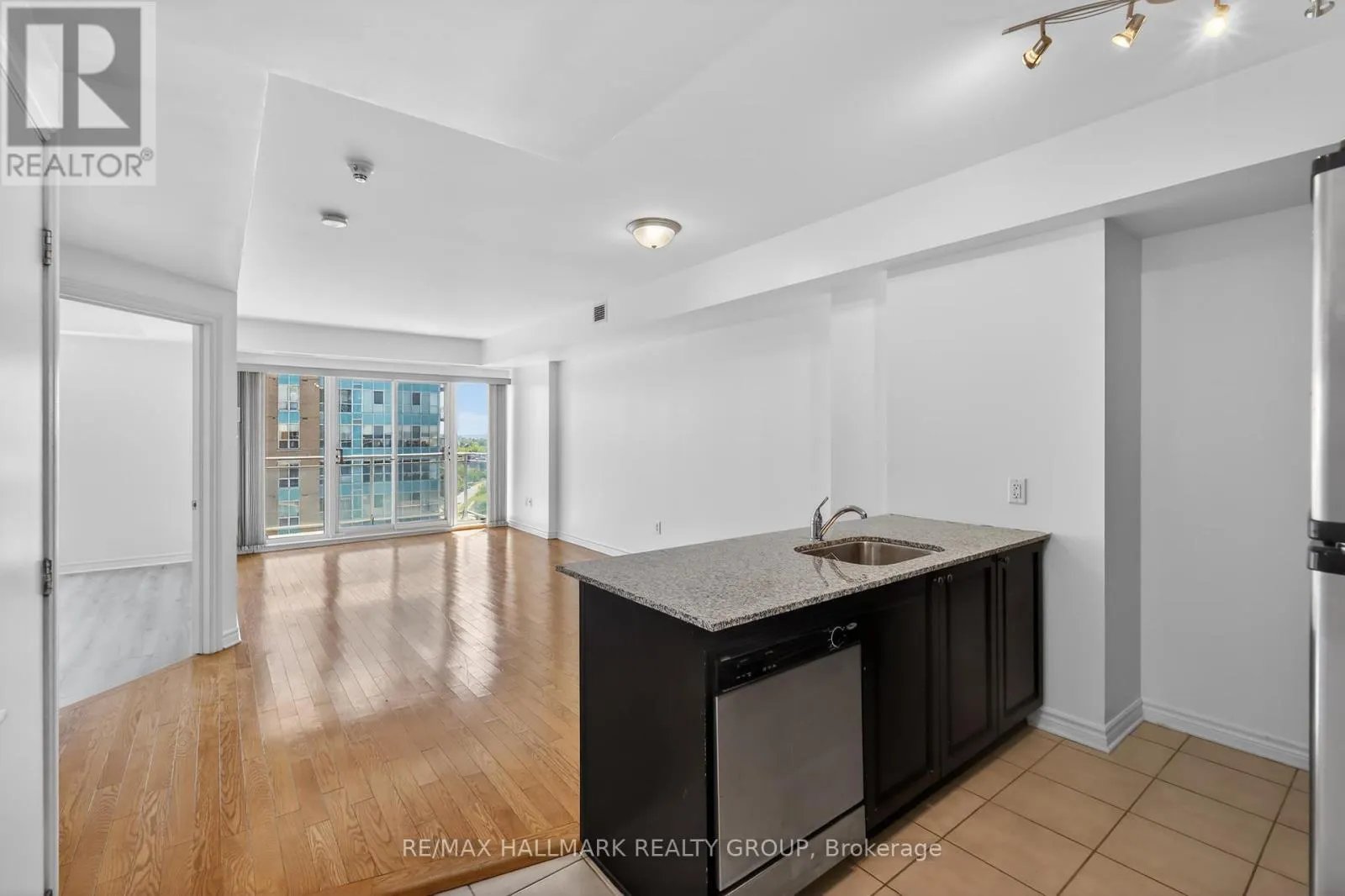 1503 - 70 LANDRY STREET