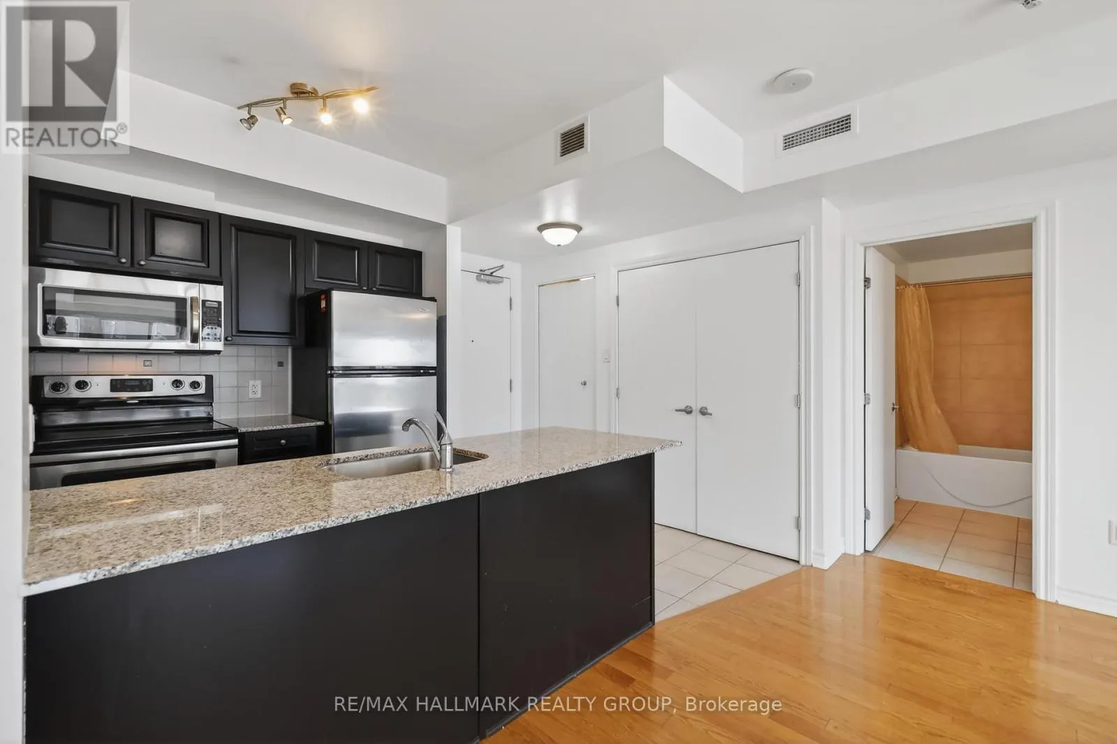 1503 - 70 LANDRY STREET