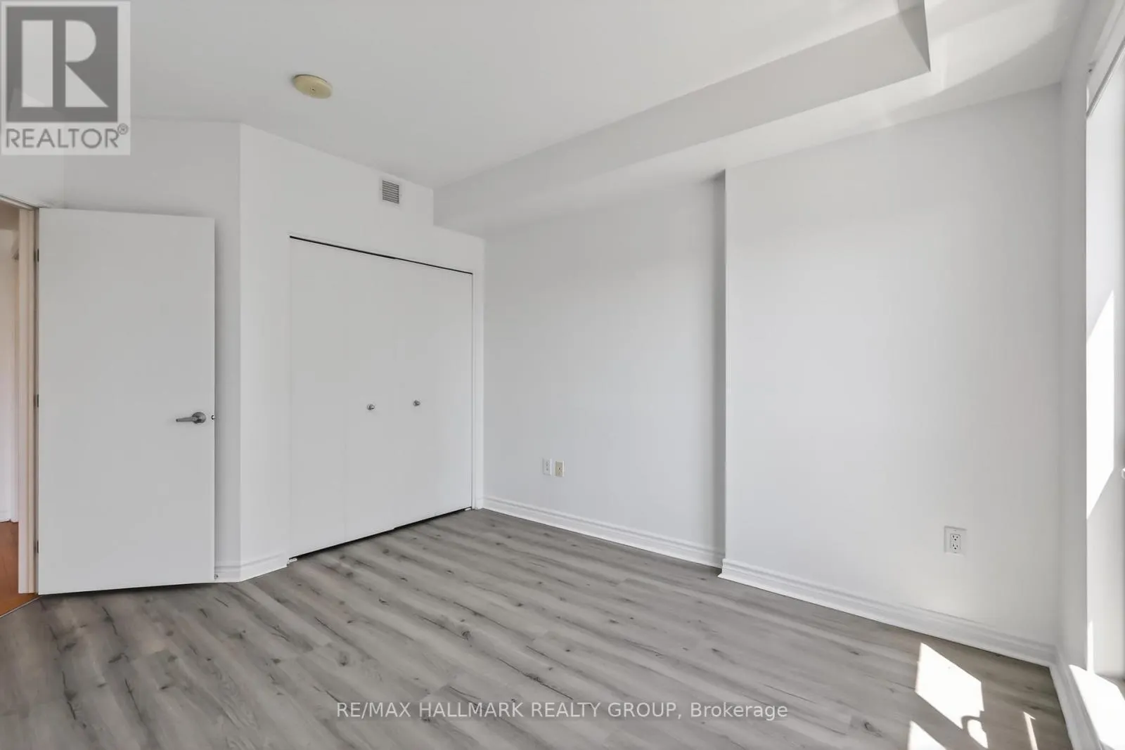 1503 - 70 LANDRY STREET