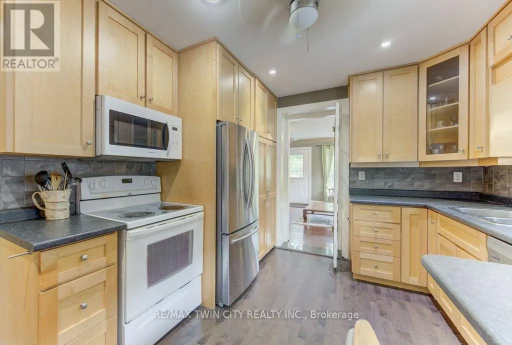271 LONDON ROAD W