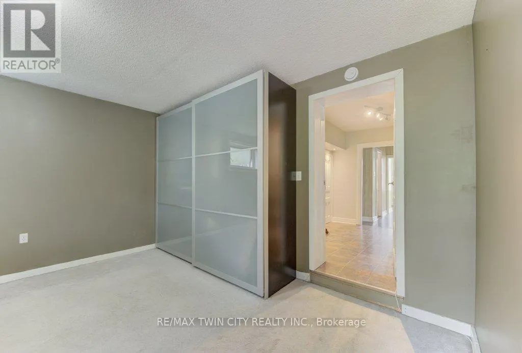 271 LONDON ROAD W