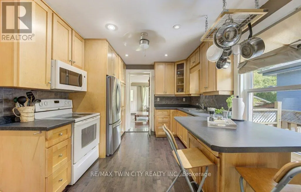 271 LONDON ROAD W