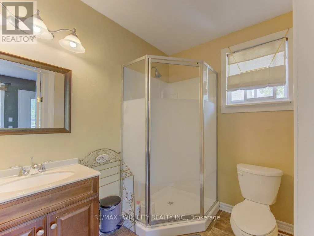 271 LONDON ROAD W