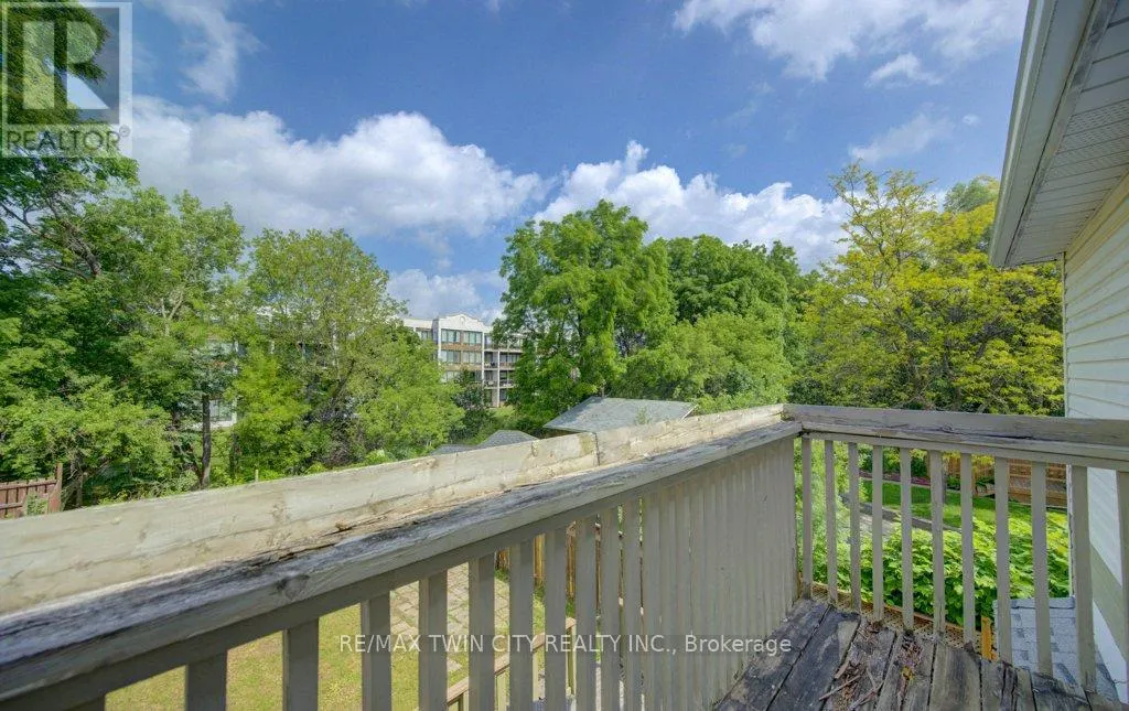 271 LONDON ROAD W