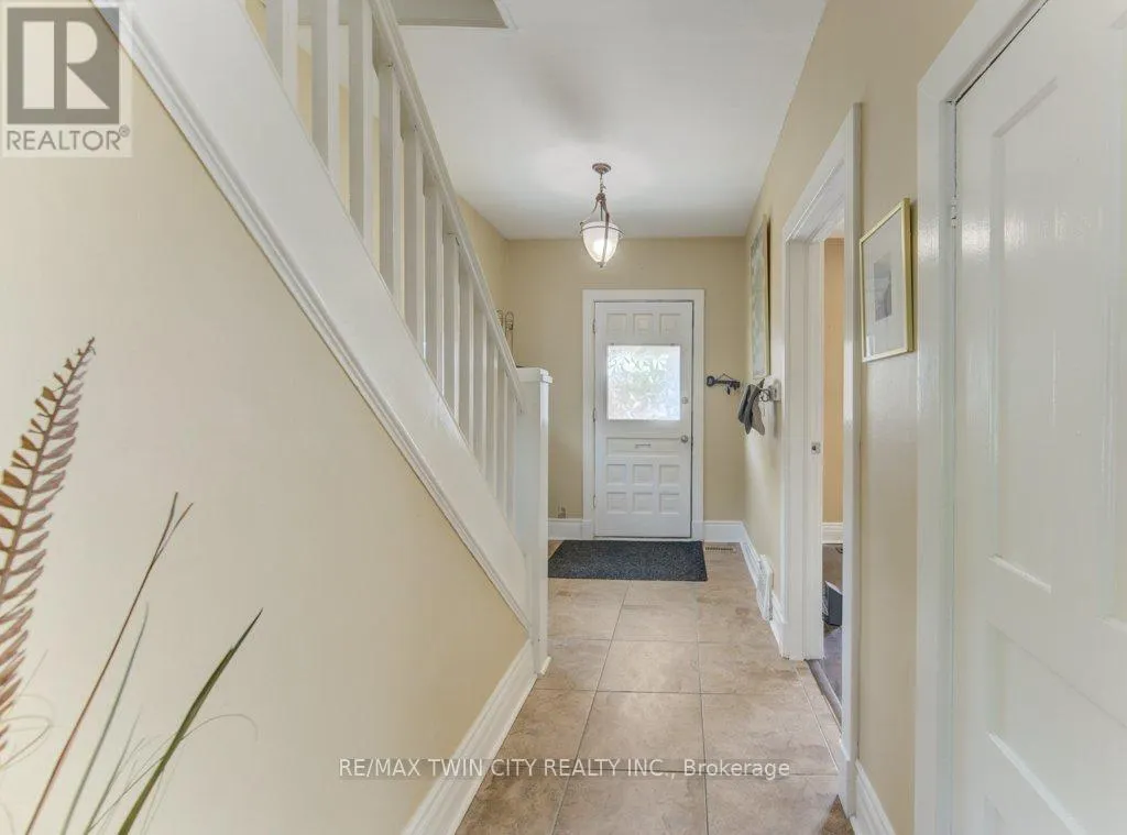 271 LONDON ROAD W