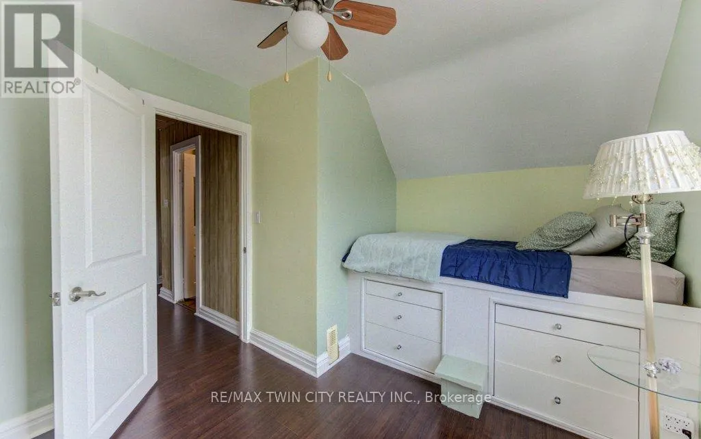 271 LONDON ROAD W