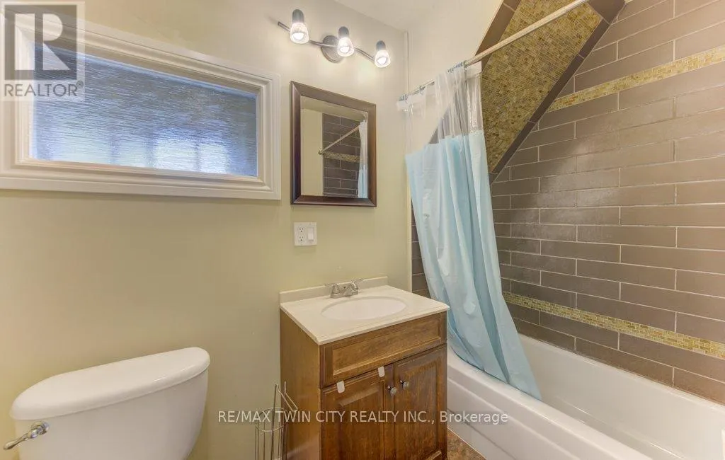 271 LONDON ROAD W