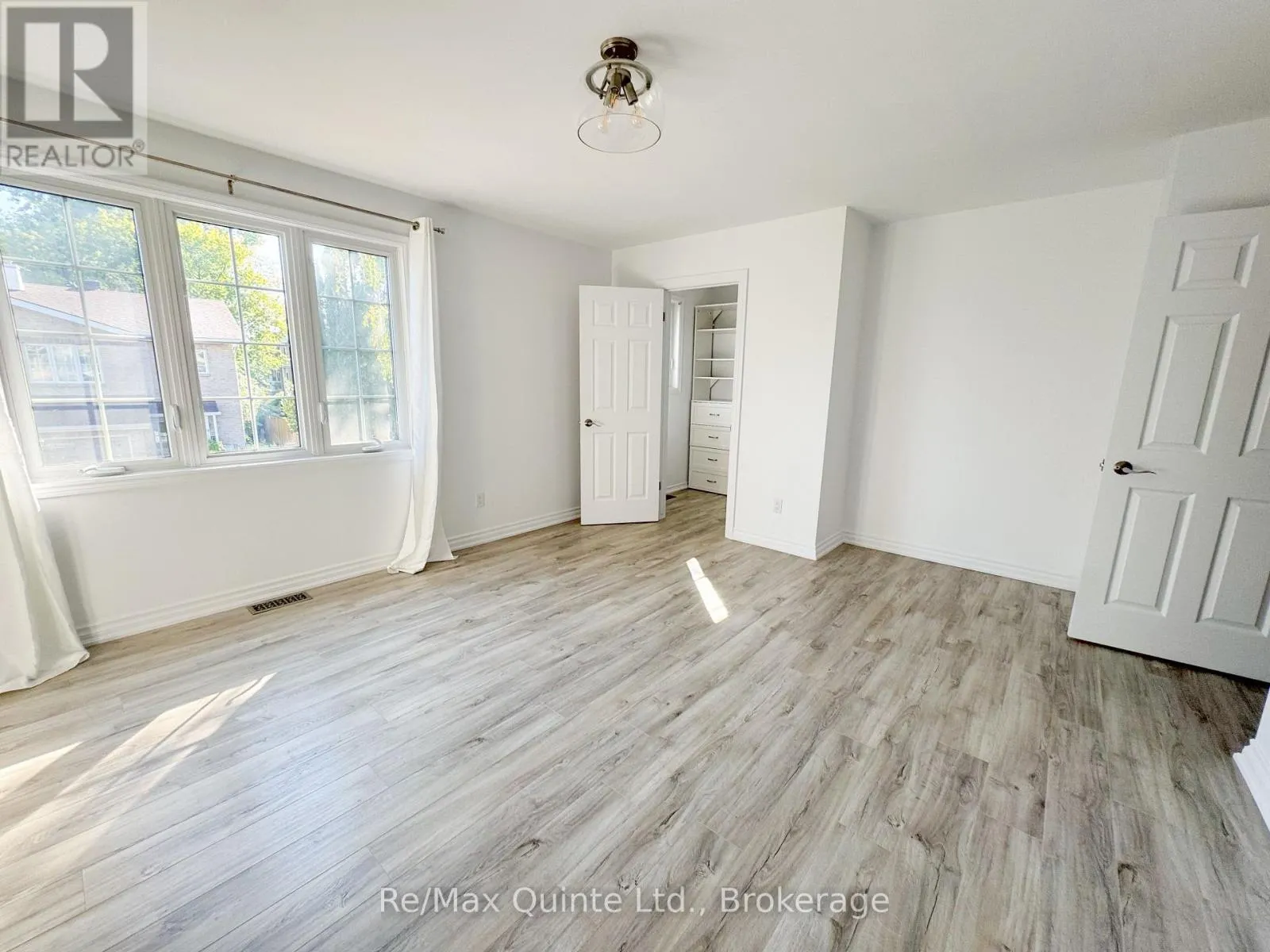 8 - 11 JANLYN CRESCENT #8