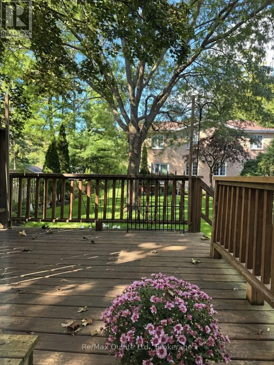8 - 11 JANLYN CRESCENT #8