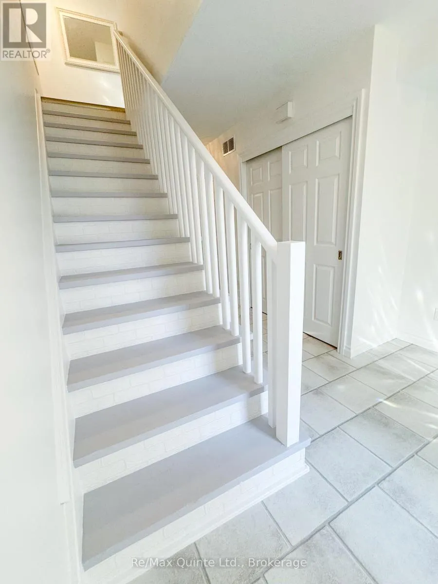 8 - 11 JANLYN CRESCENT #8