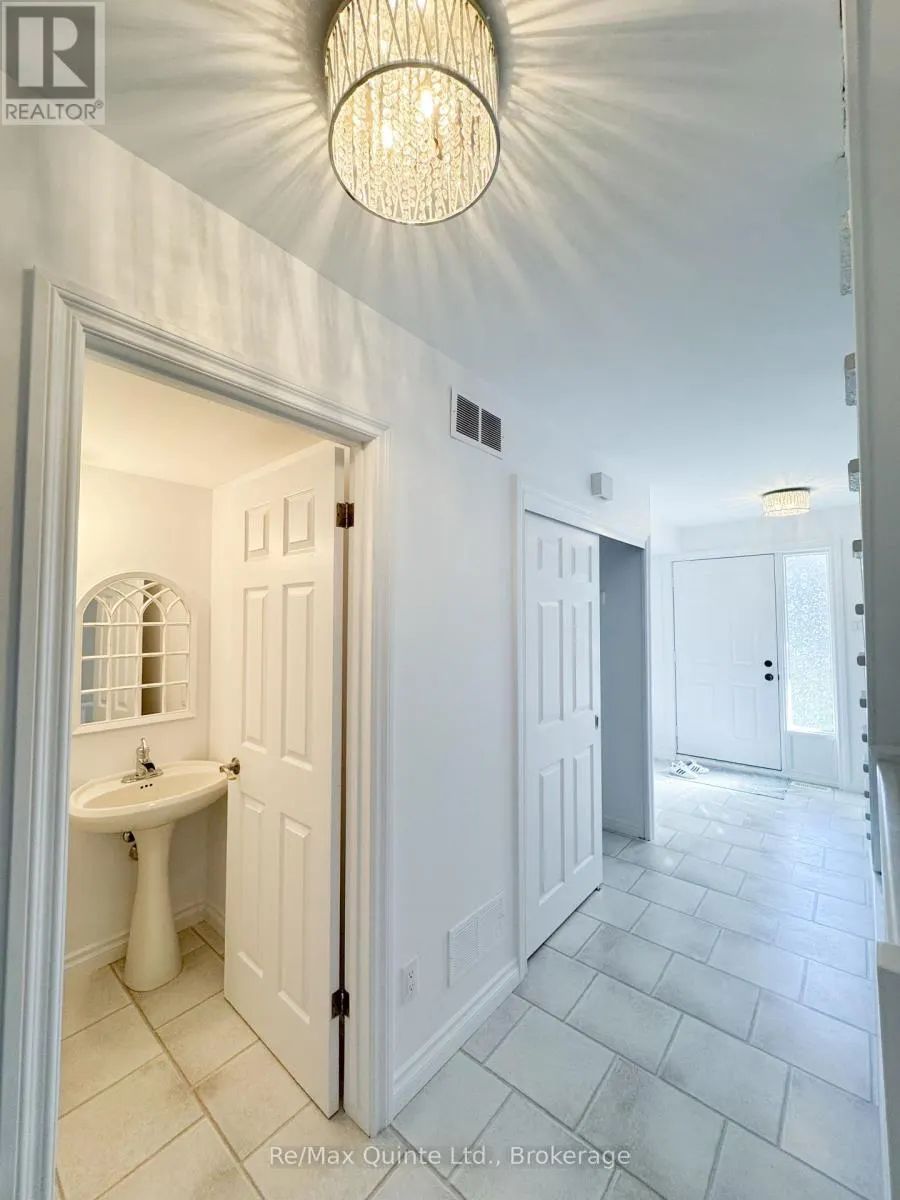8 - 11 JANLYN CRESCENT #8