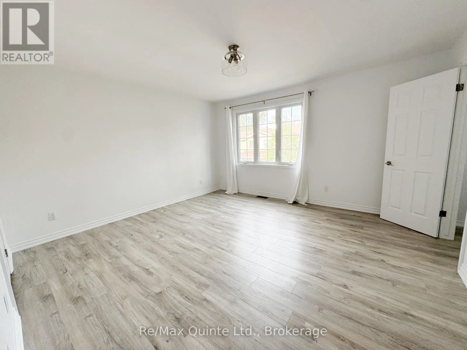 8 - 11 JANLYN CRESCENT #8