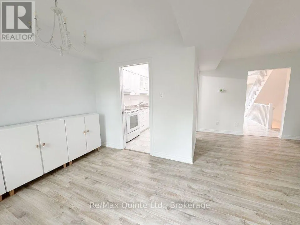 8 - 11 JANLYN CRESCENT #8