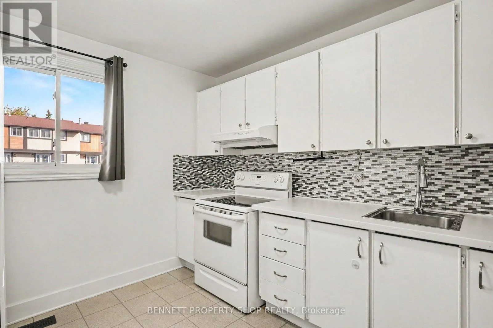 39 - 3411 PAUL ANKA DRIVE