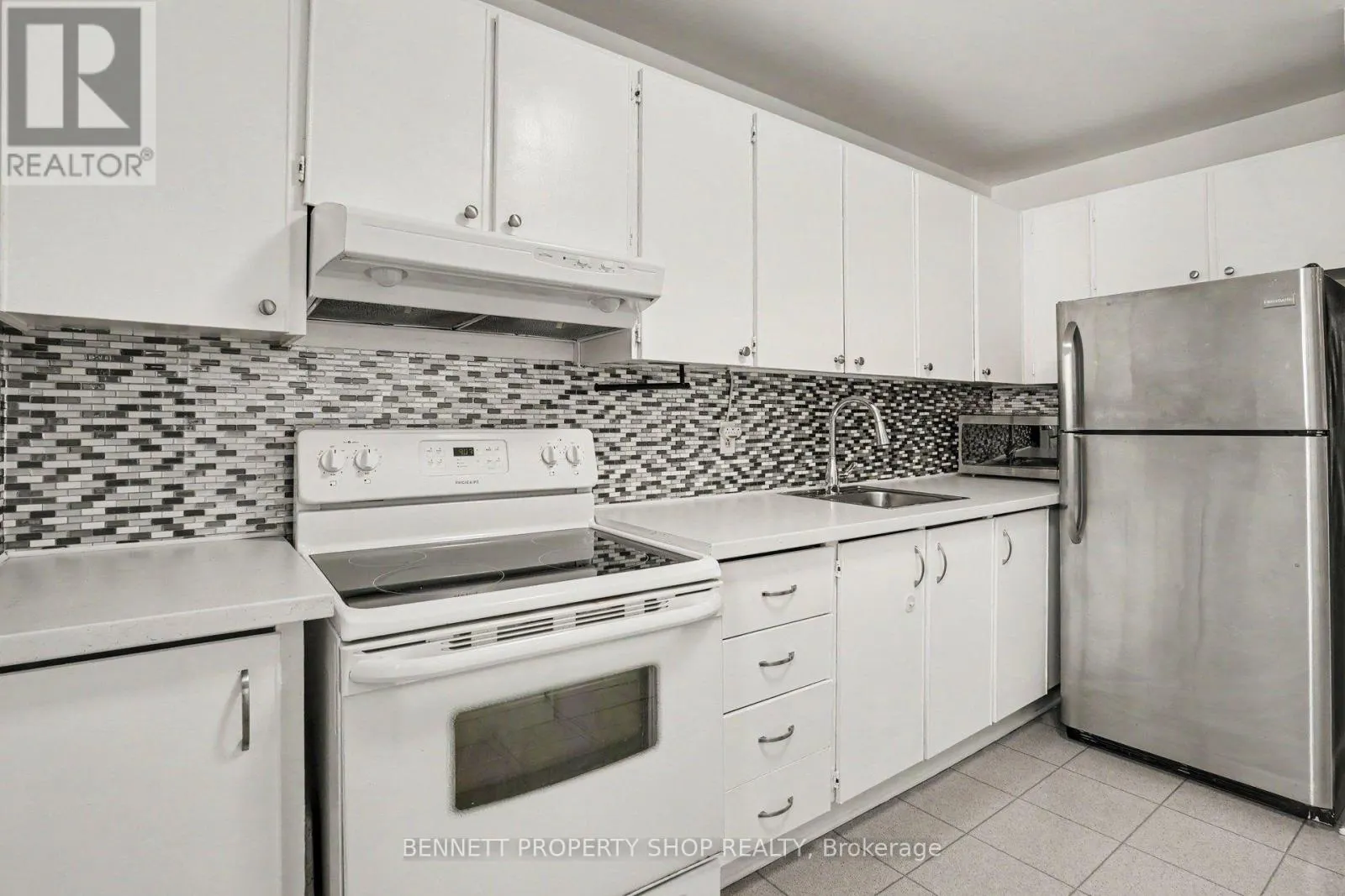 39 - 3411 PAUL ANKA DRIVE
